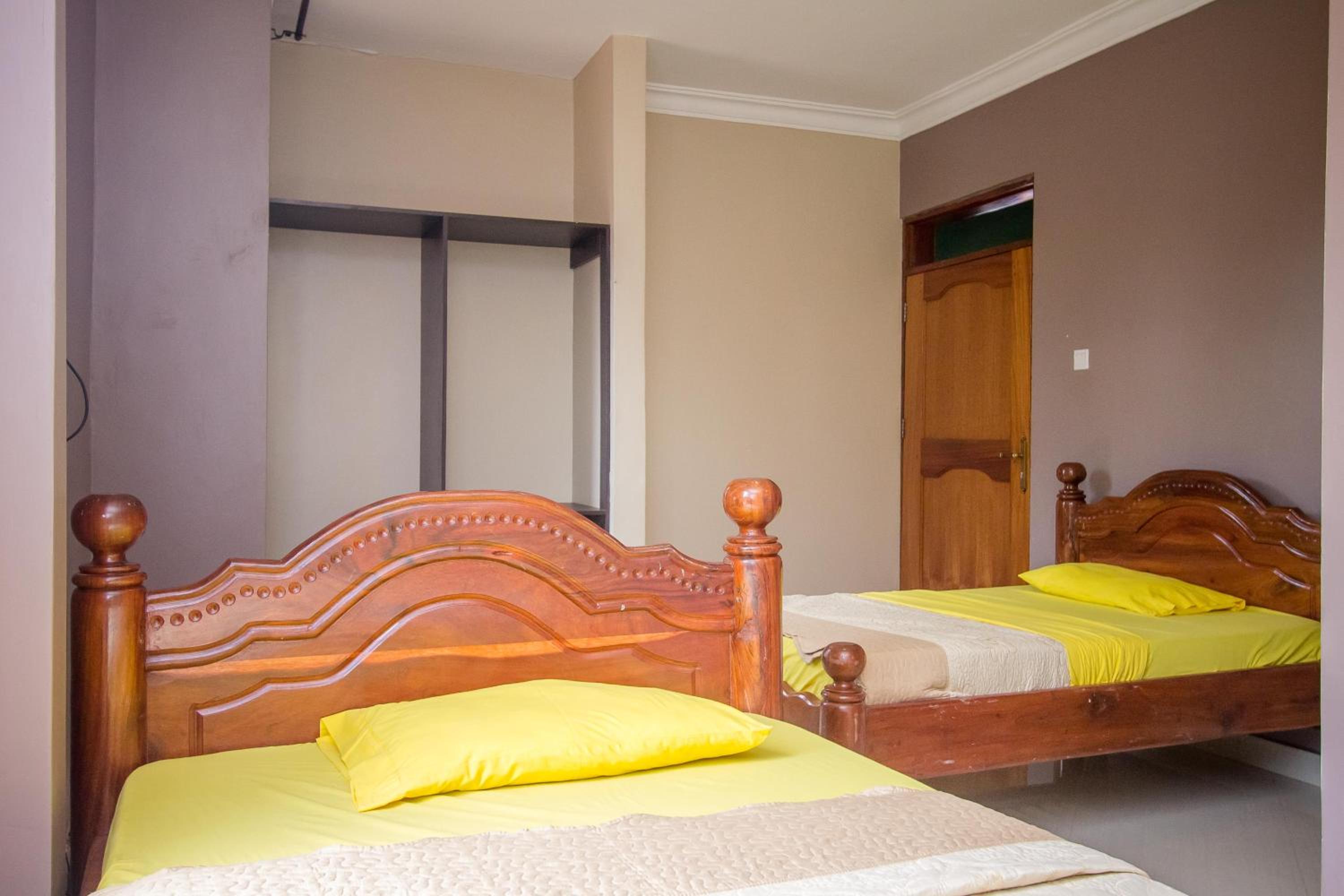 Standard Twin Room - Photo 3