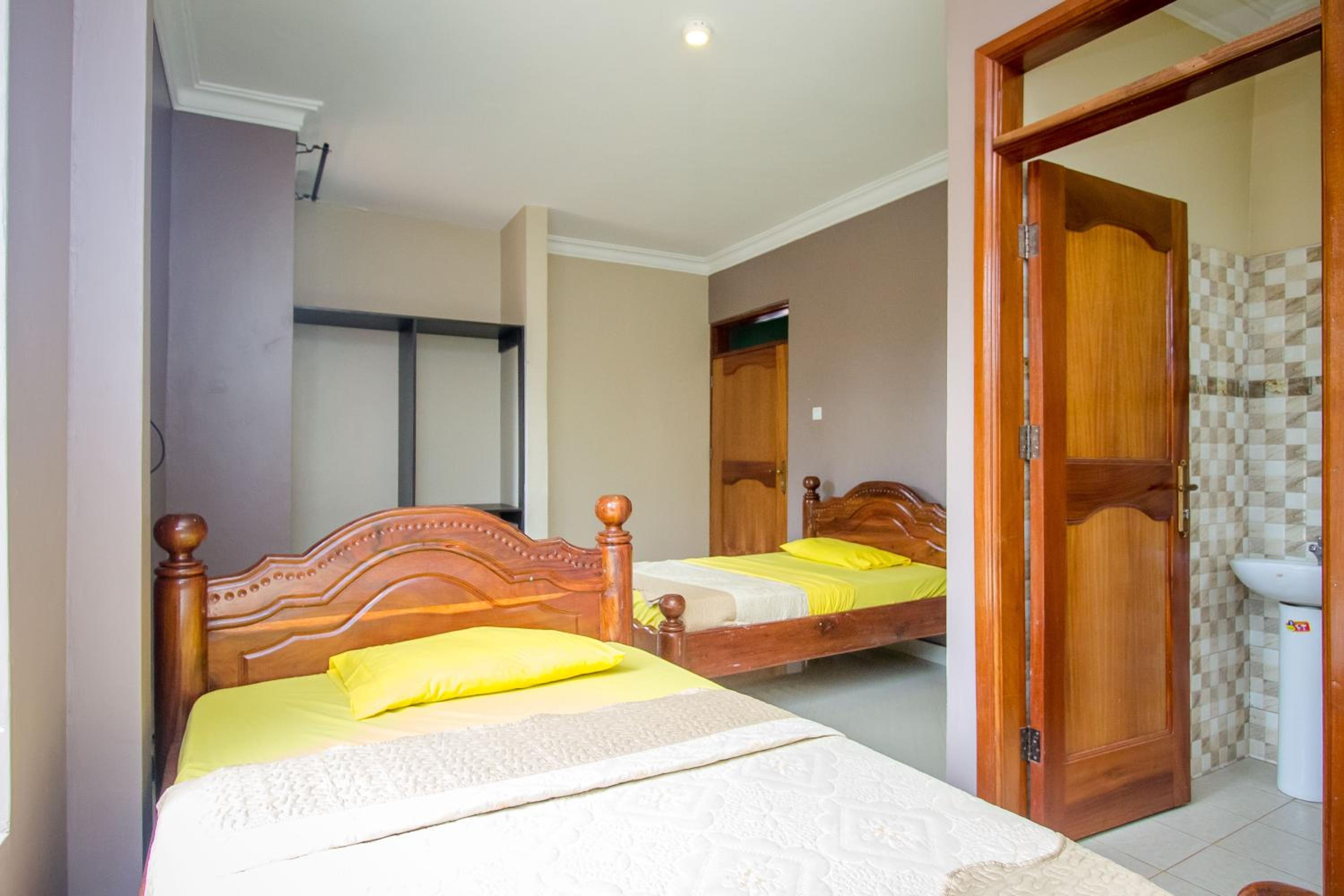 Standard Twin Room - Photo 1