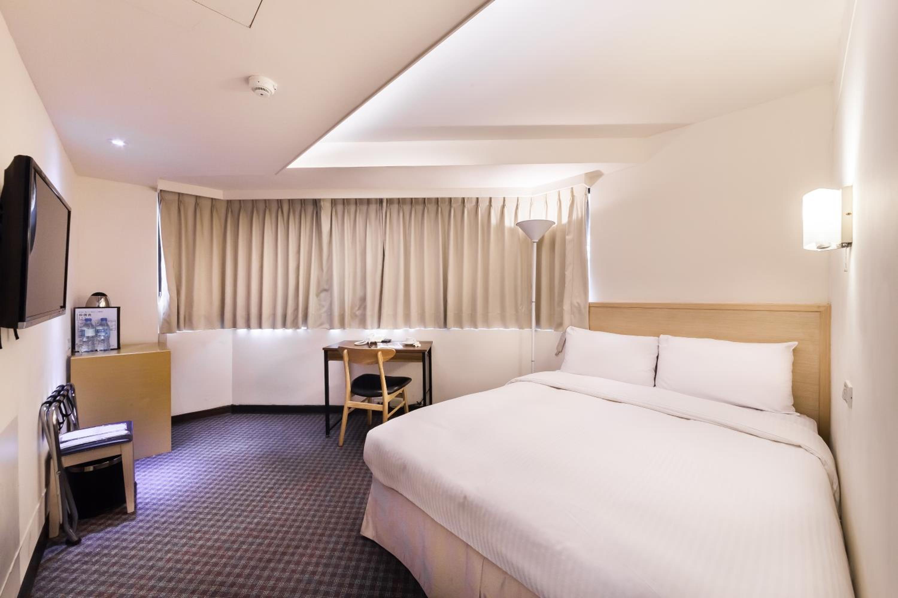 Standard Double Room - Photo 7