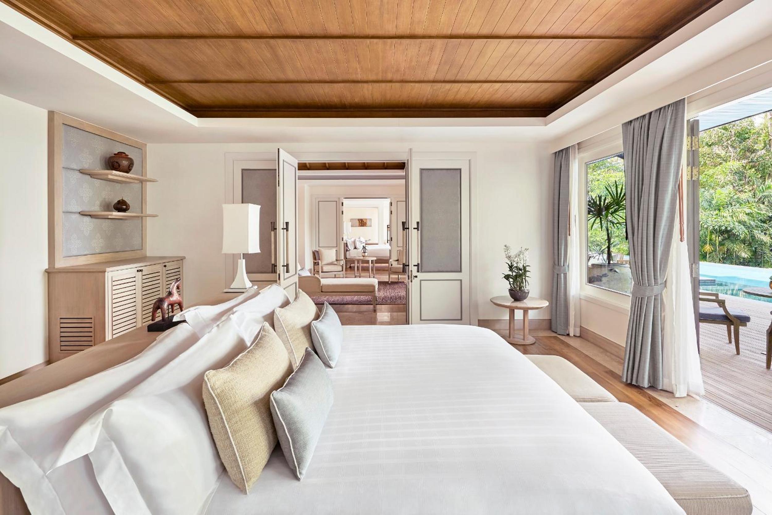 Signature Ocean View Pool Suite - Photo 8