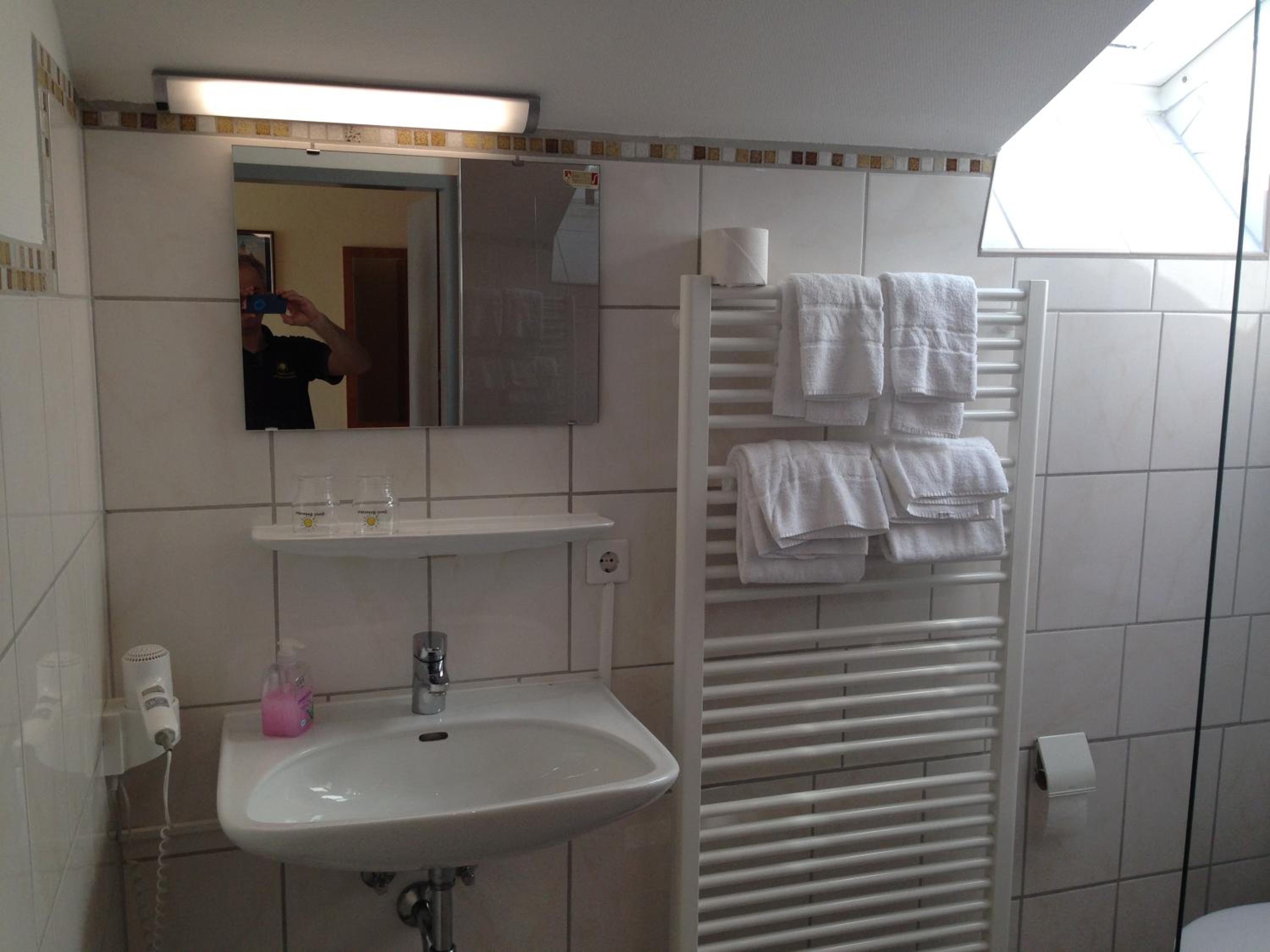 Double or Twin Room - Photo 4