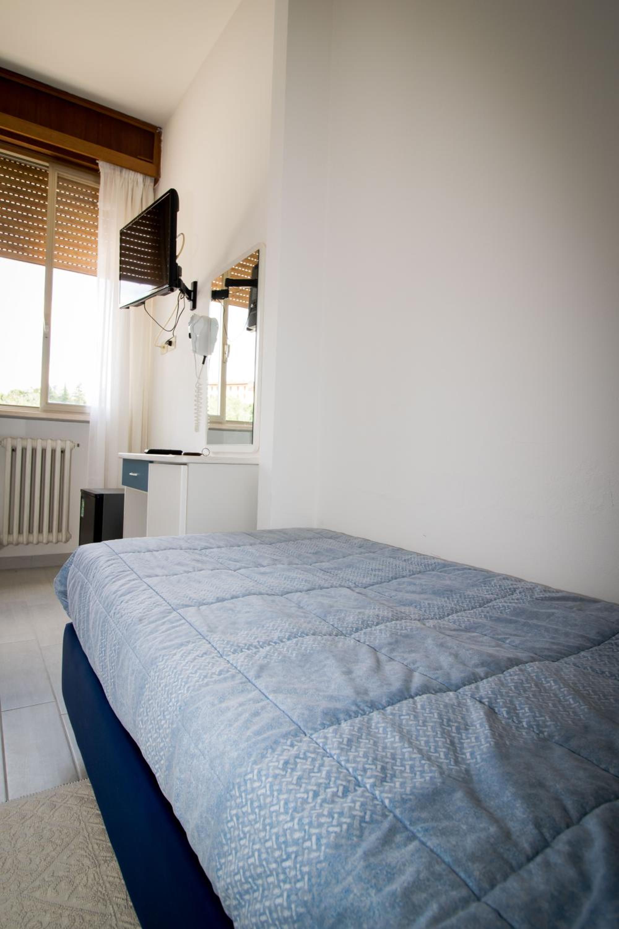 Single Room with Private Bathroom photo 2