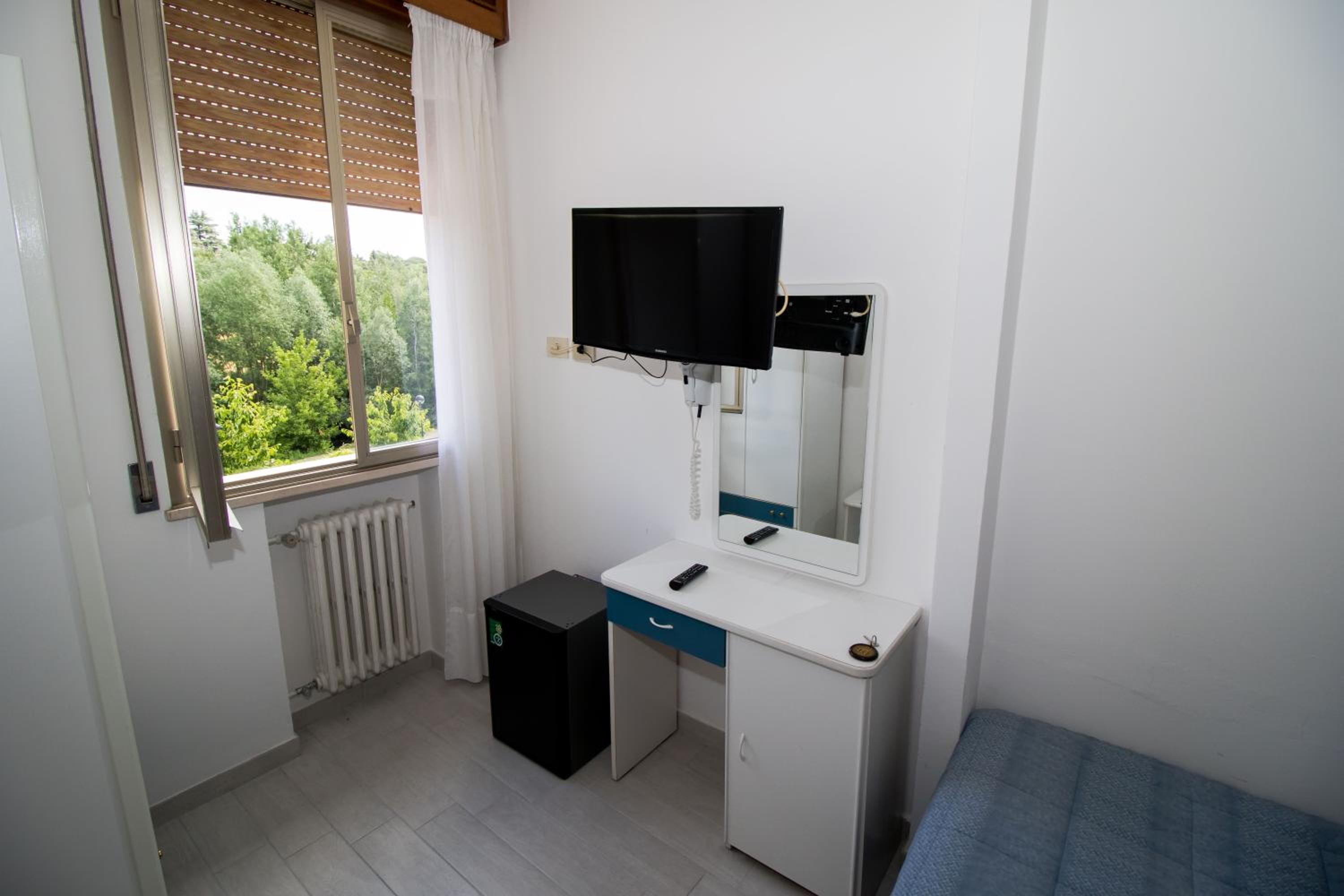 Quadruple Room with Private Bathroom photo 2