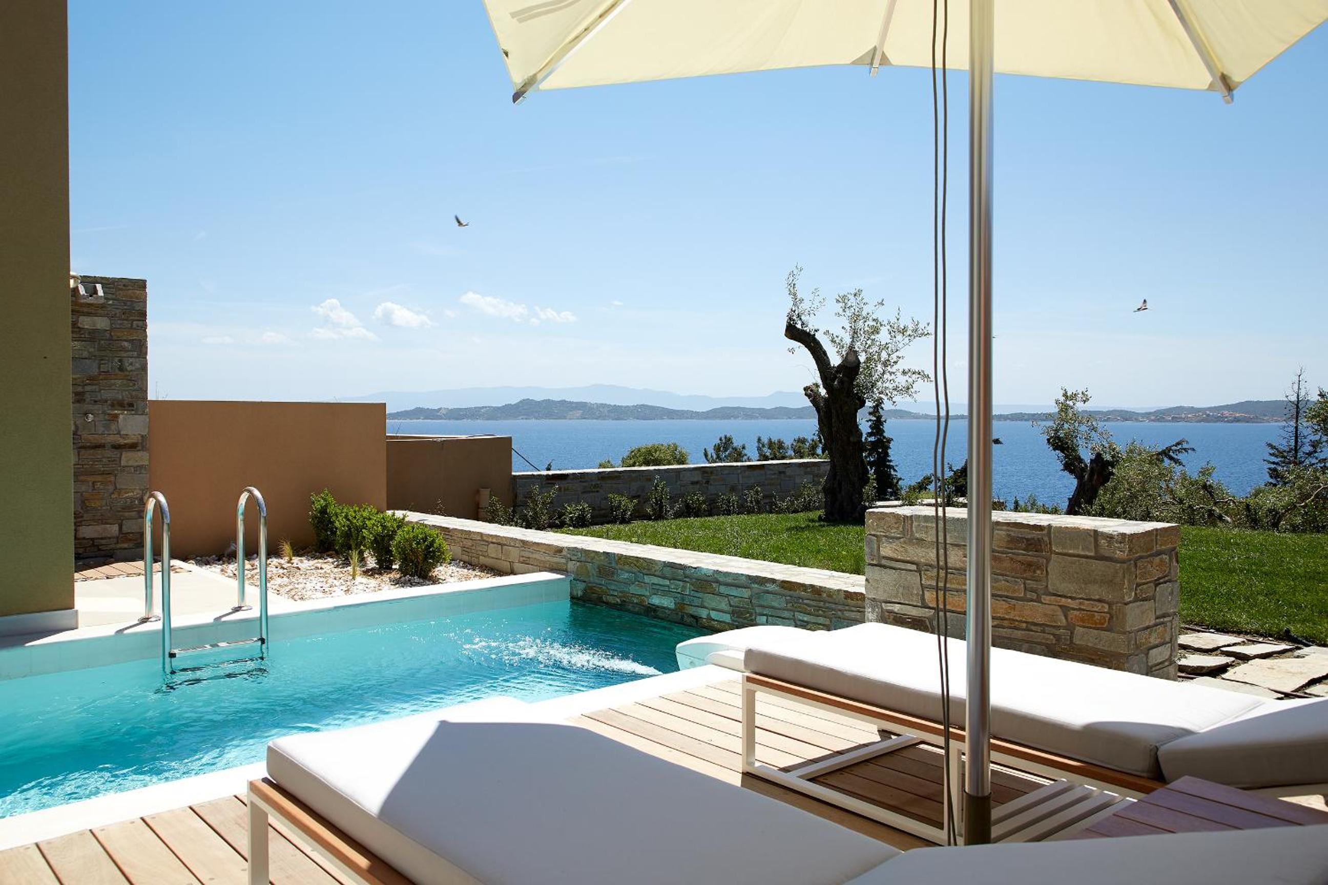 Junior Pool Villa thumbnail 6