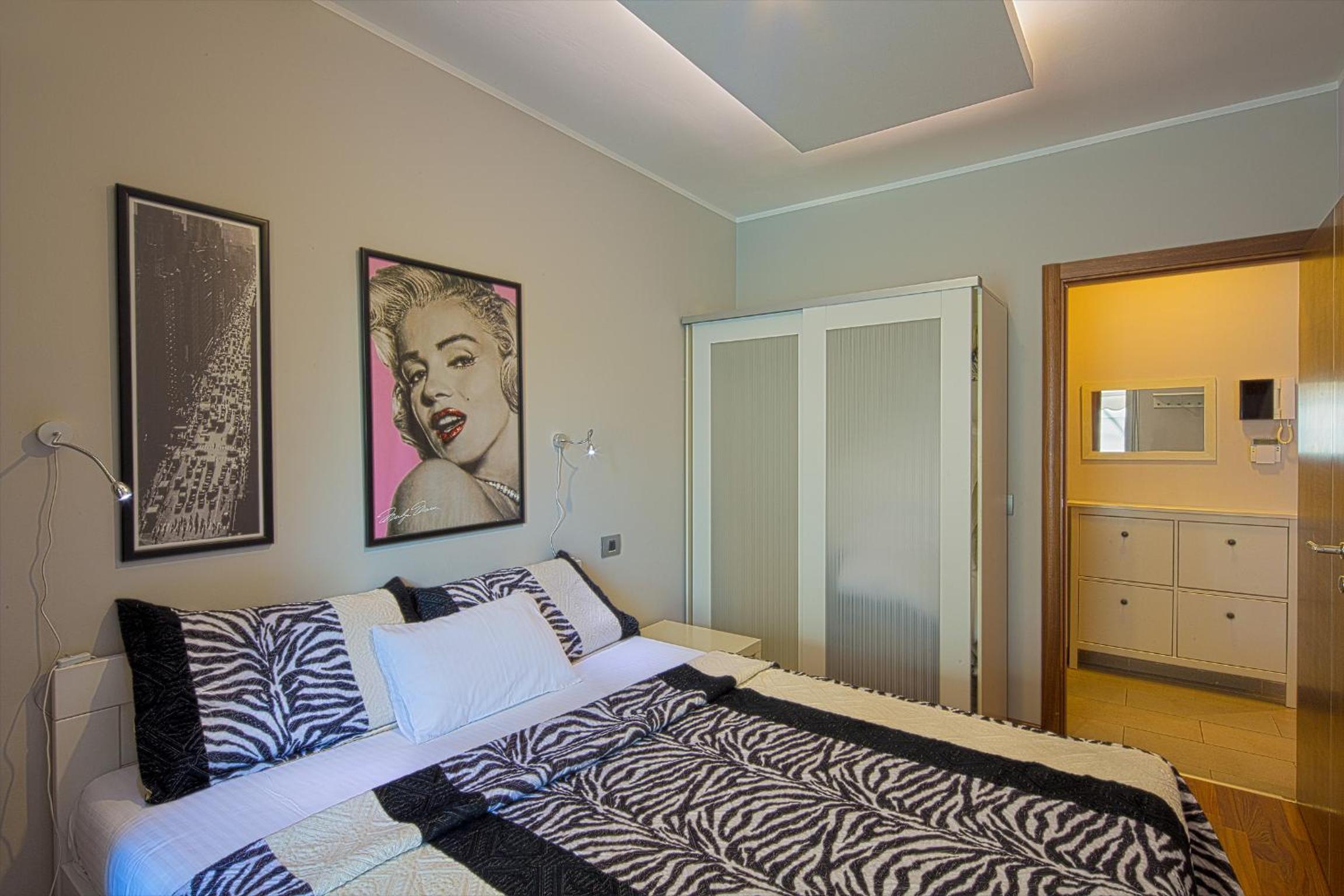 Apartment with Balcony photo 2