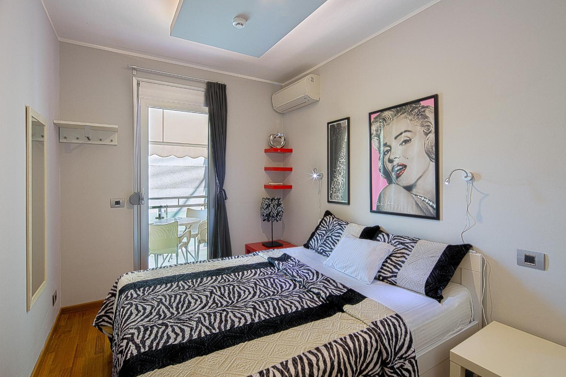 Apartment with Balcony photo 3