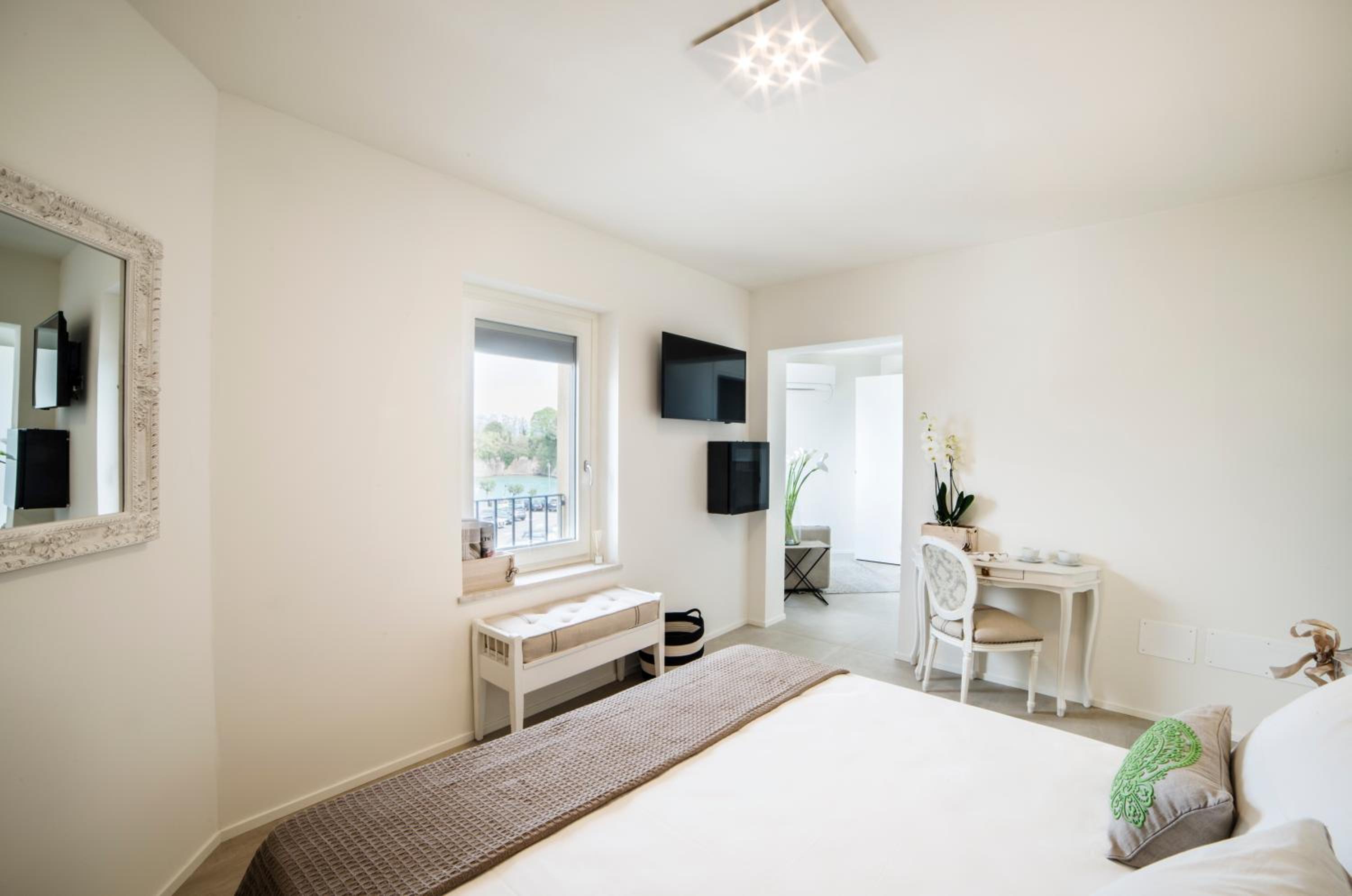 Double Room with Lake View photo 2