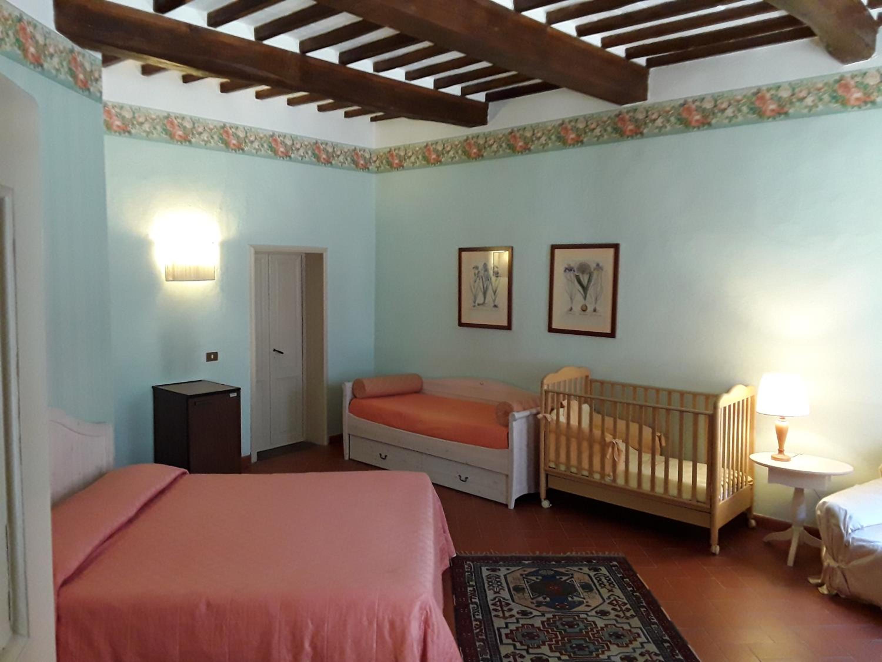 Quadruple Room with Shared Bathroom - Green Room photo 3