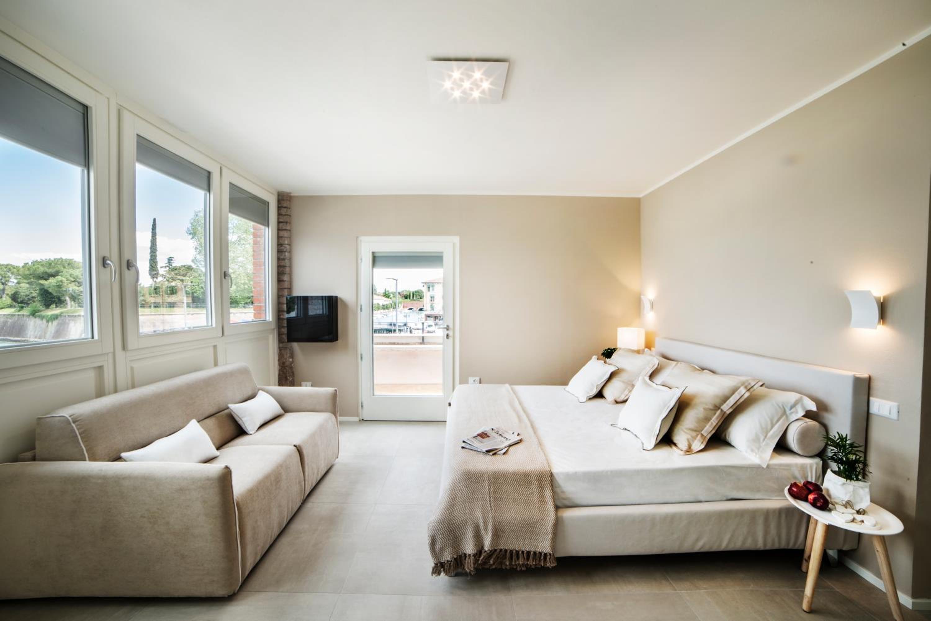 Double Room with Balcony and Lake View photo 3