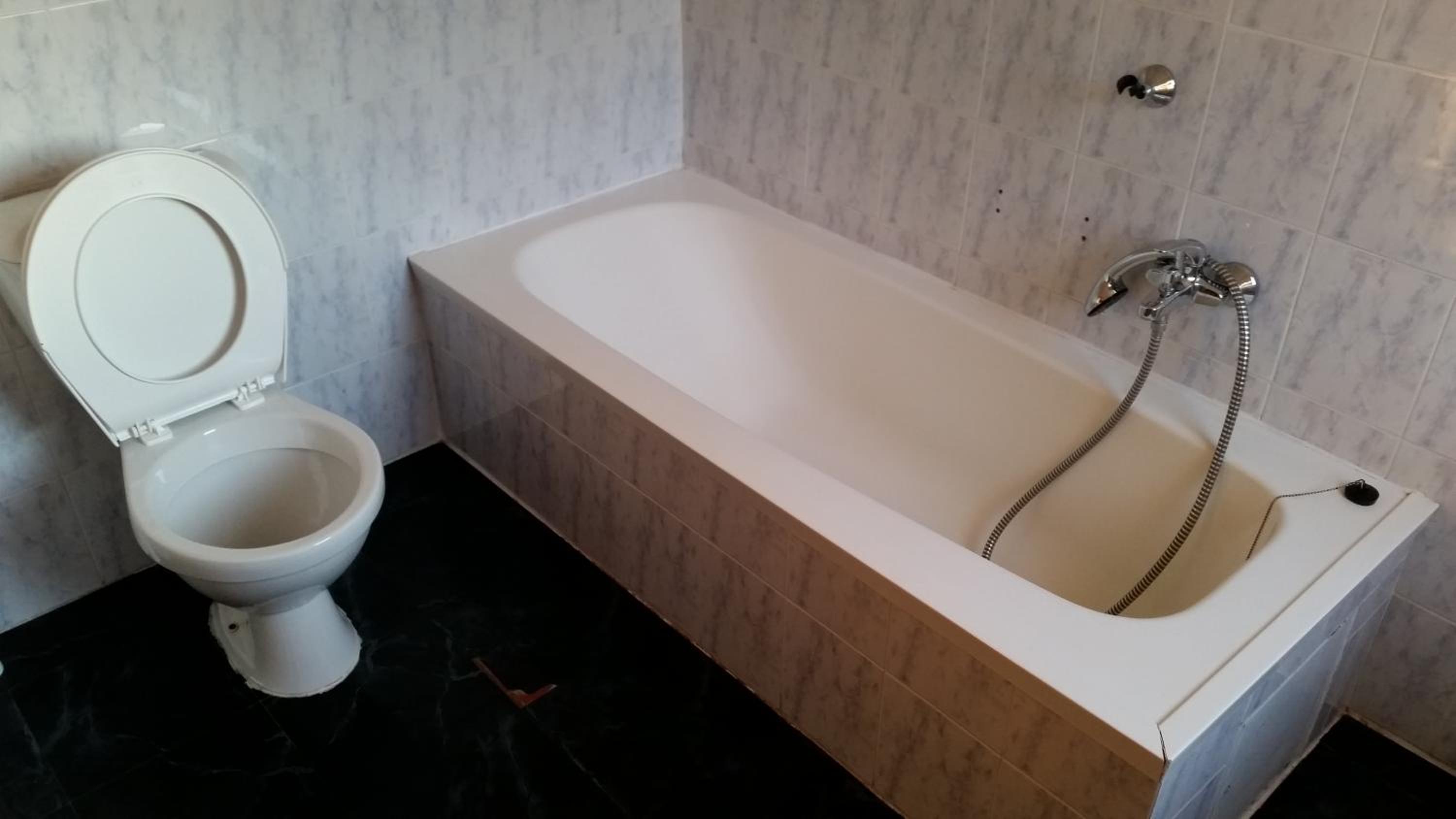 Family Room with Private Bathroom photo 3