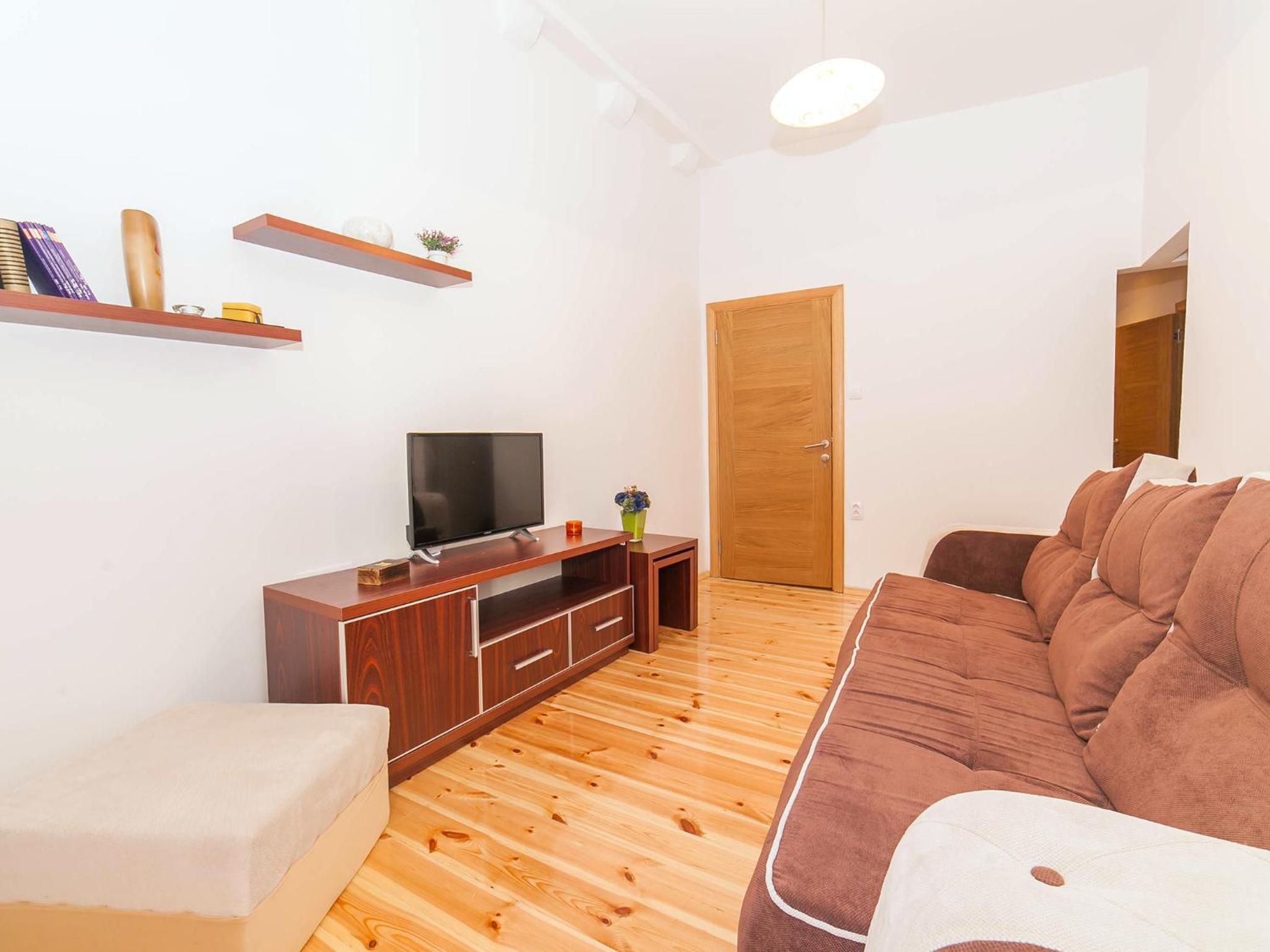 One-Bedroom Apartment photo 1