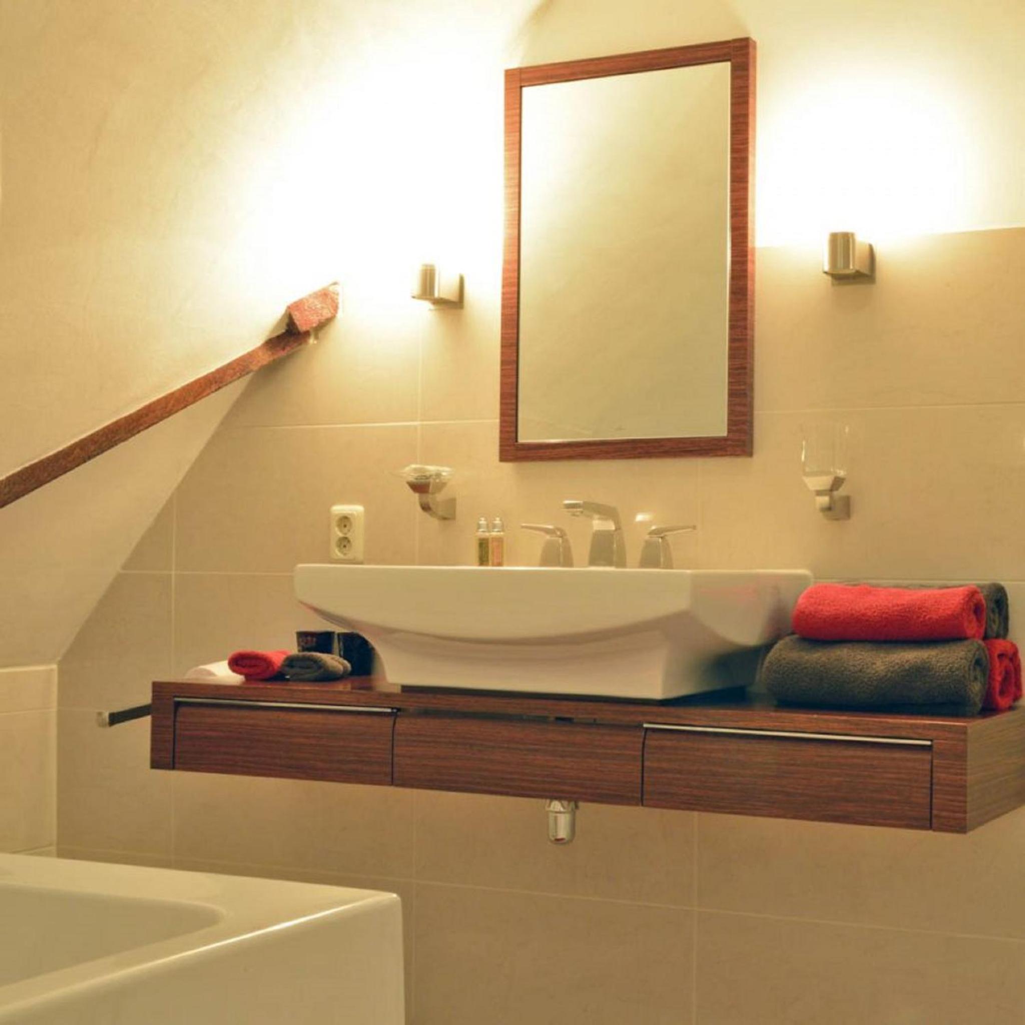 King Suite with Bath photo 2