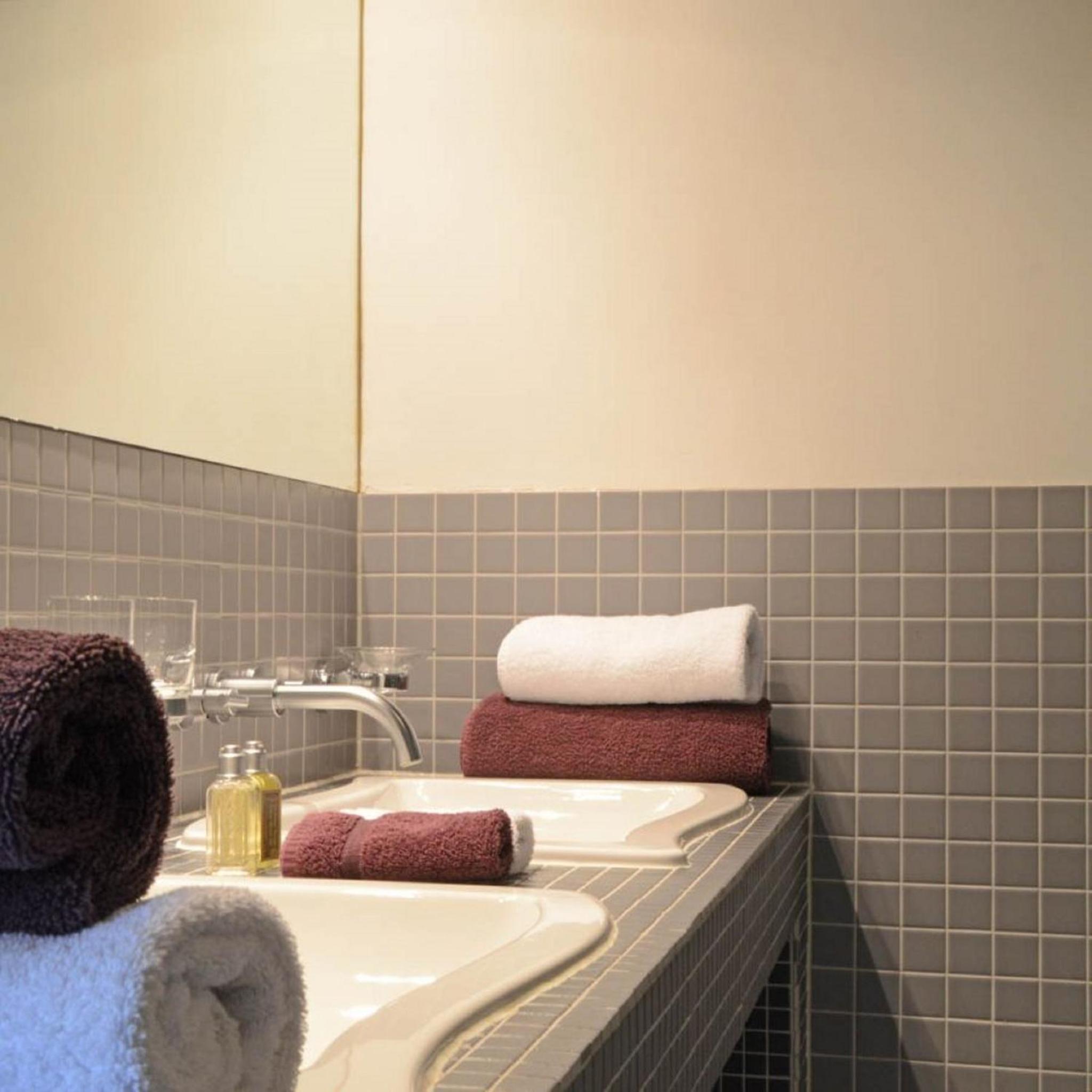 King Suite with Bath photo 3
