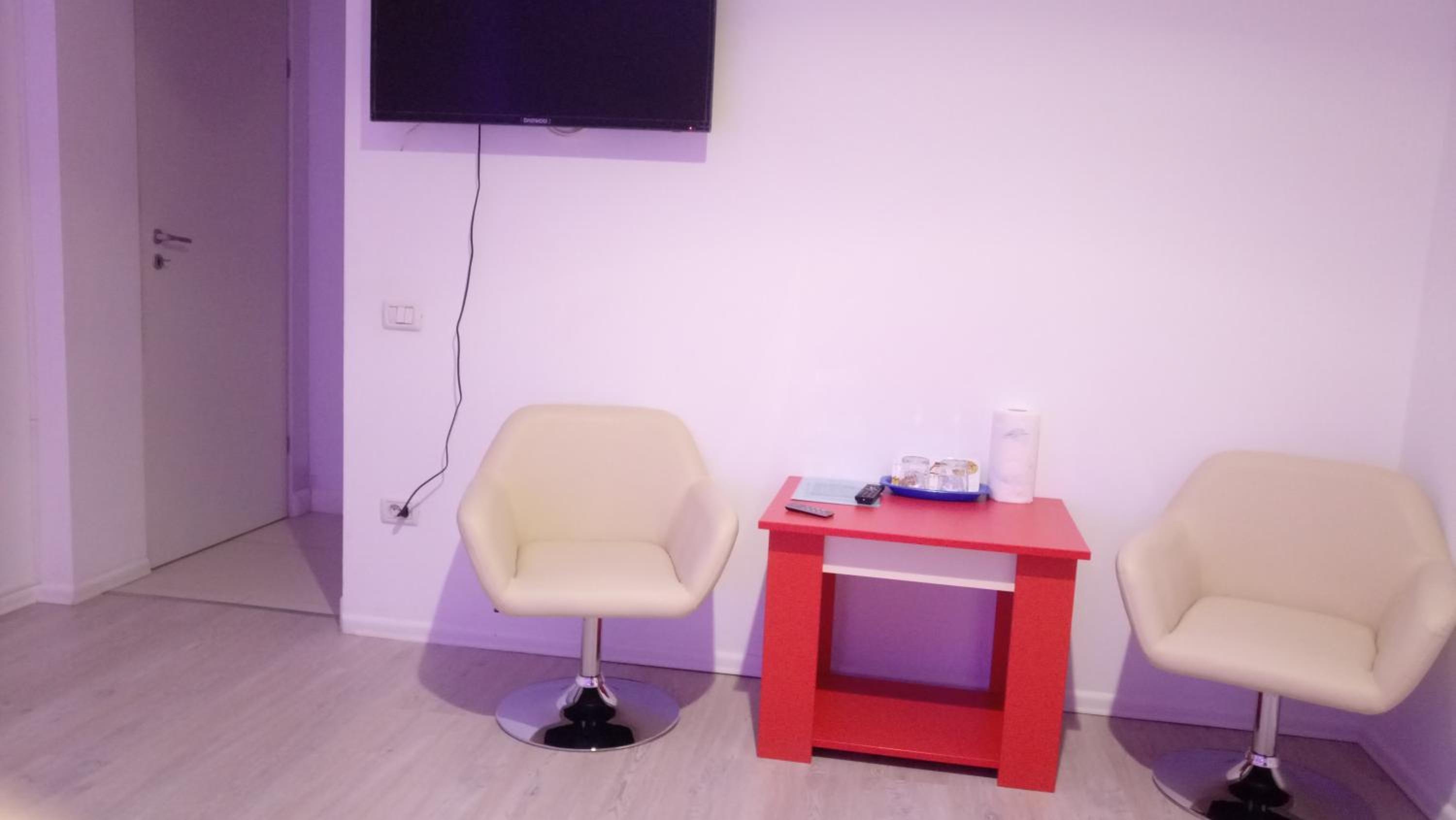 Deluxe Double Room with Bath - Photo 13