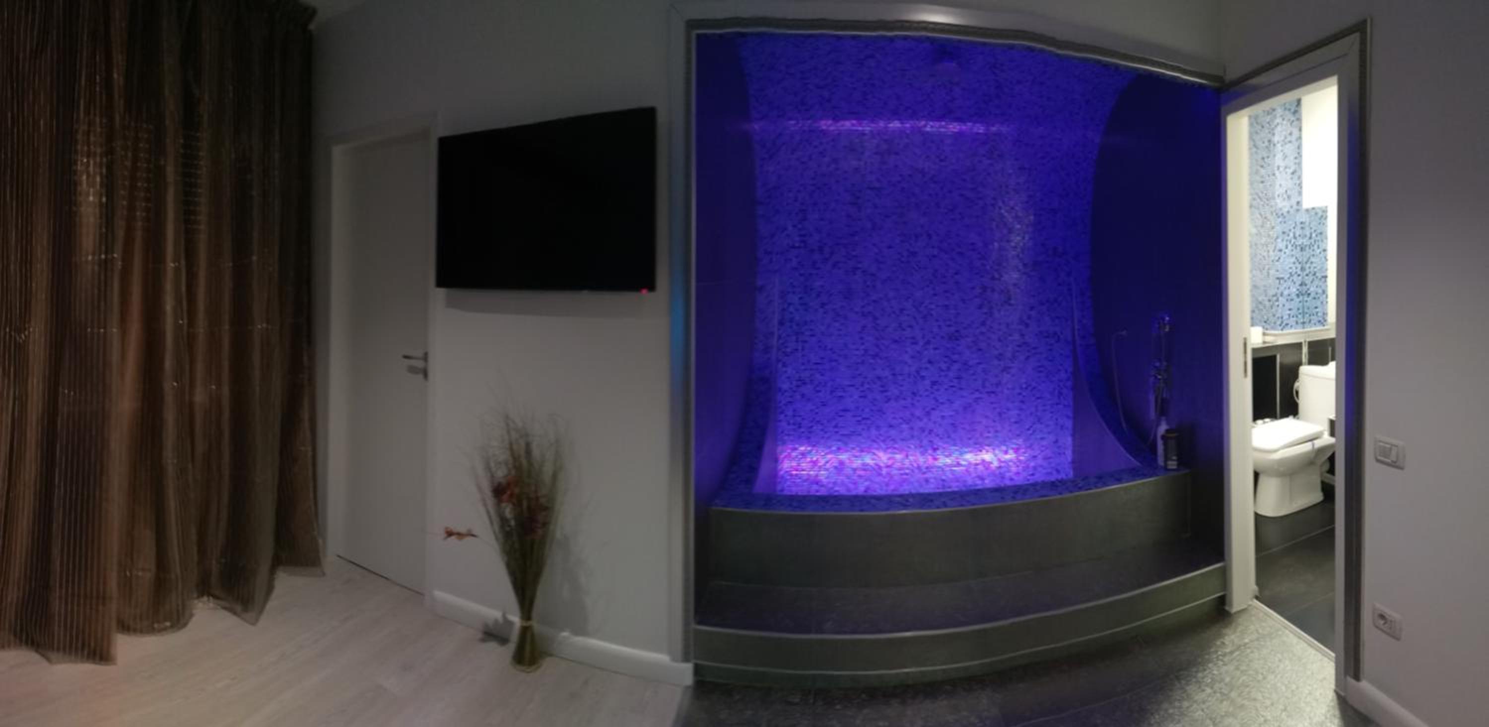 Deluxe Double Room with Bath - Photo 20