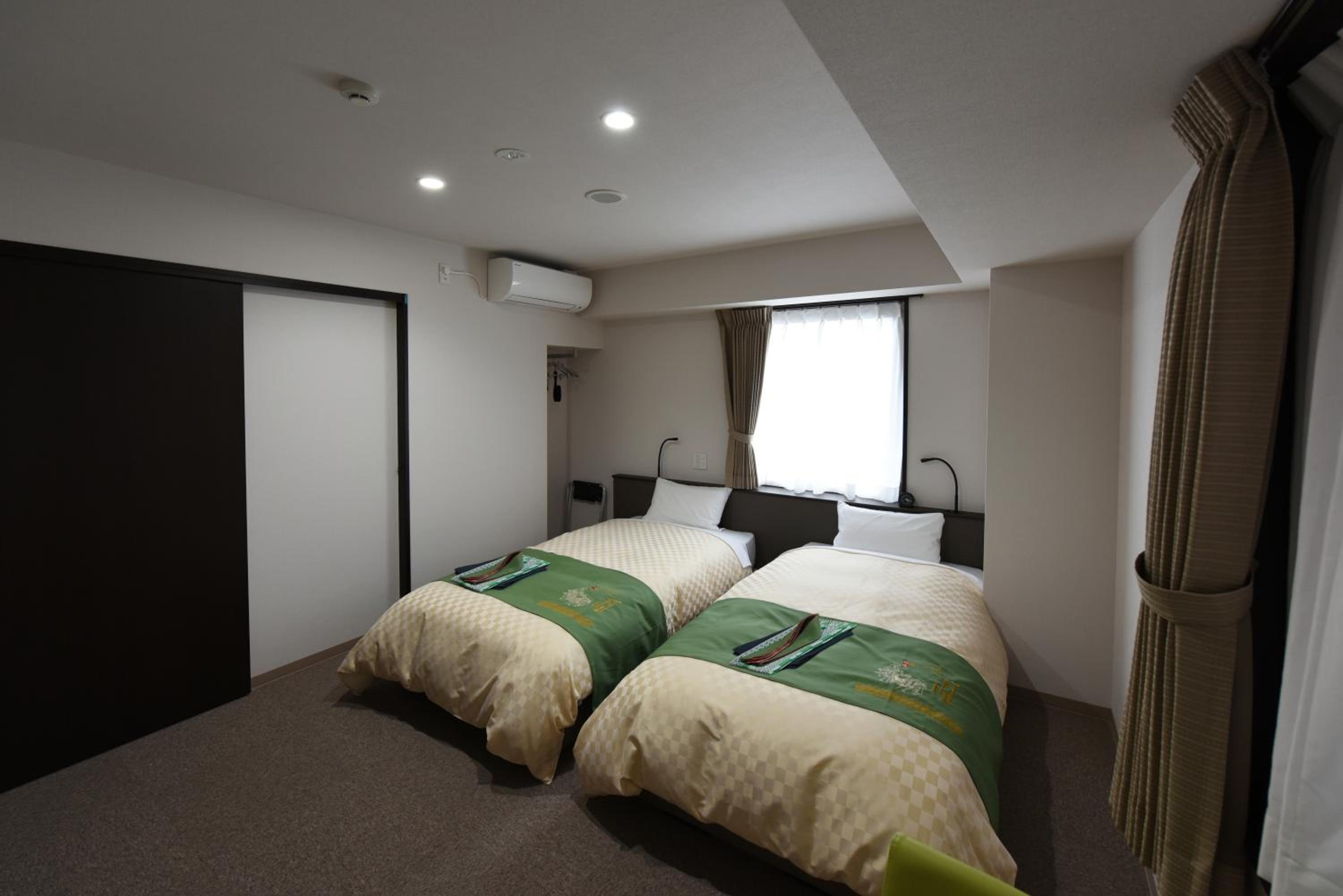 Twin Room - Photo 4