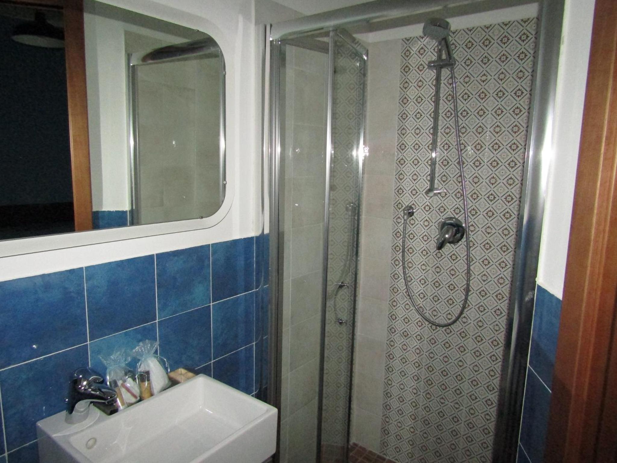 Double Room with Private Bathroom photo 3