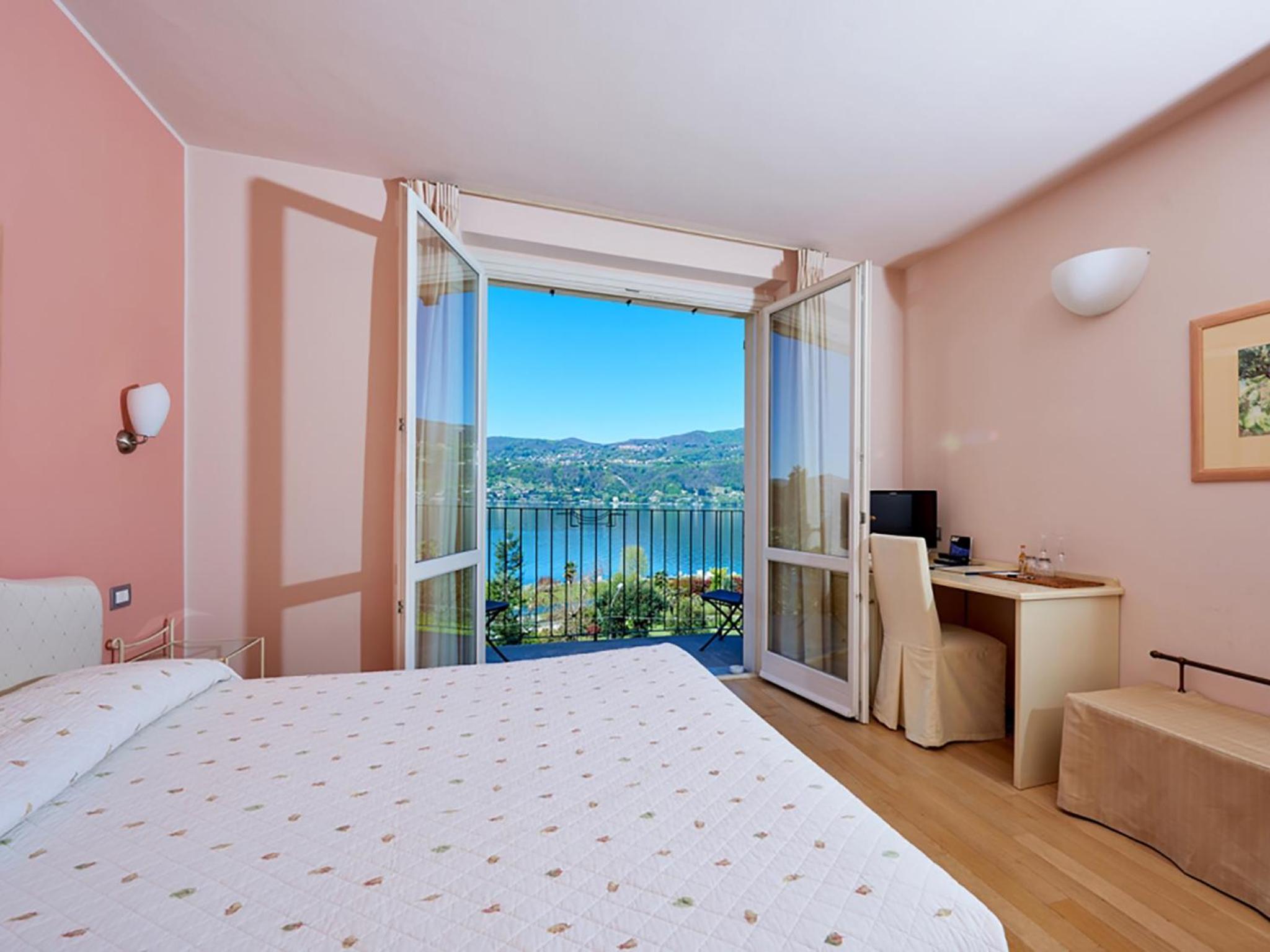 Superior Double or Twin Room with Lake View photo 2