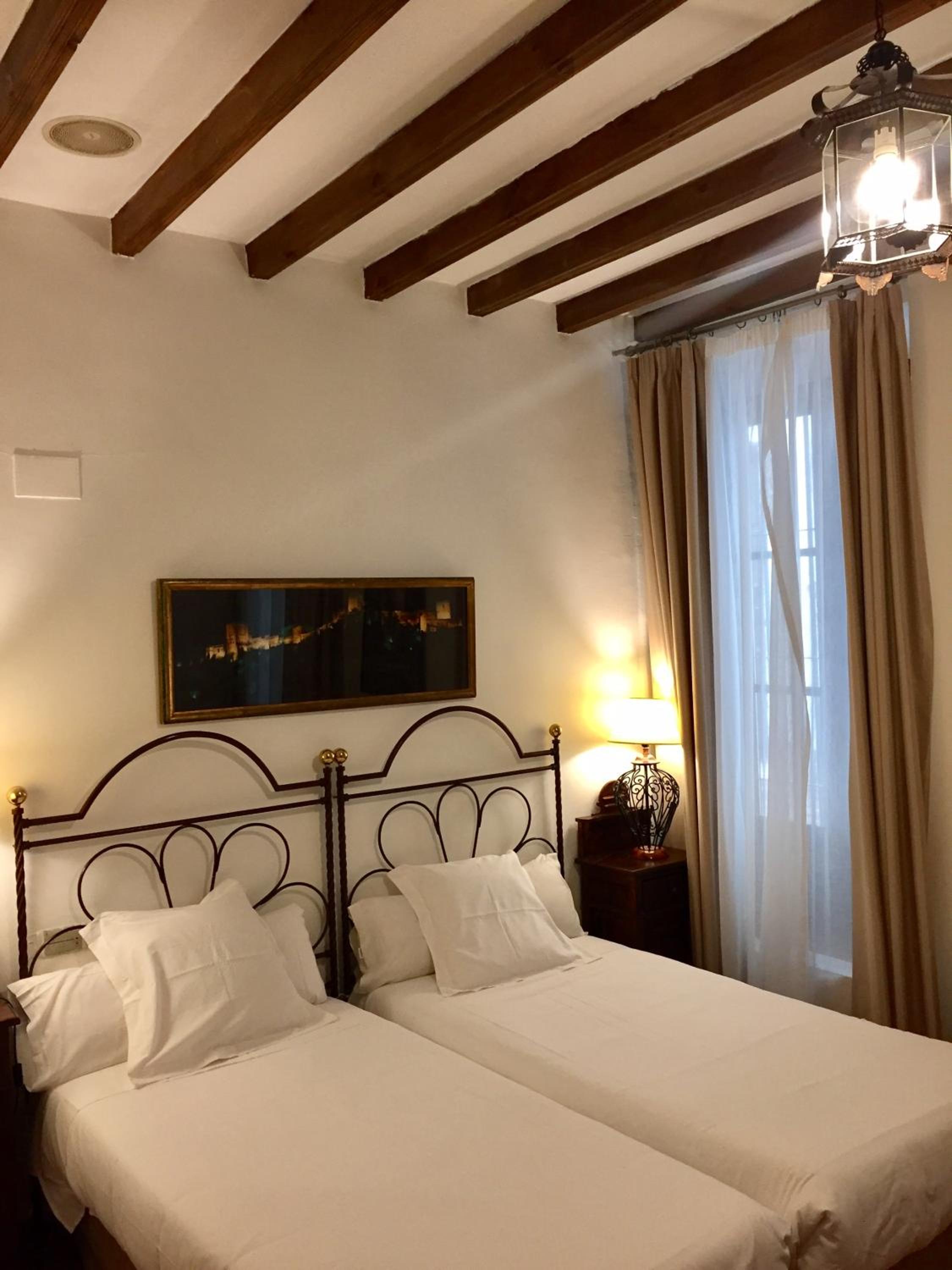 Double or Twin Room - Photo 5