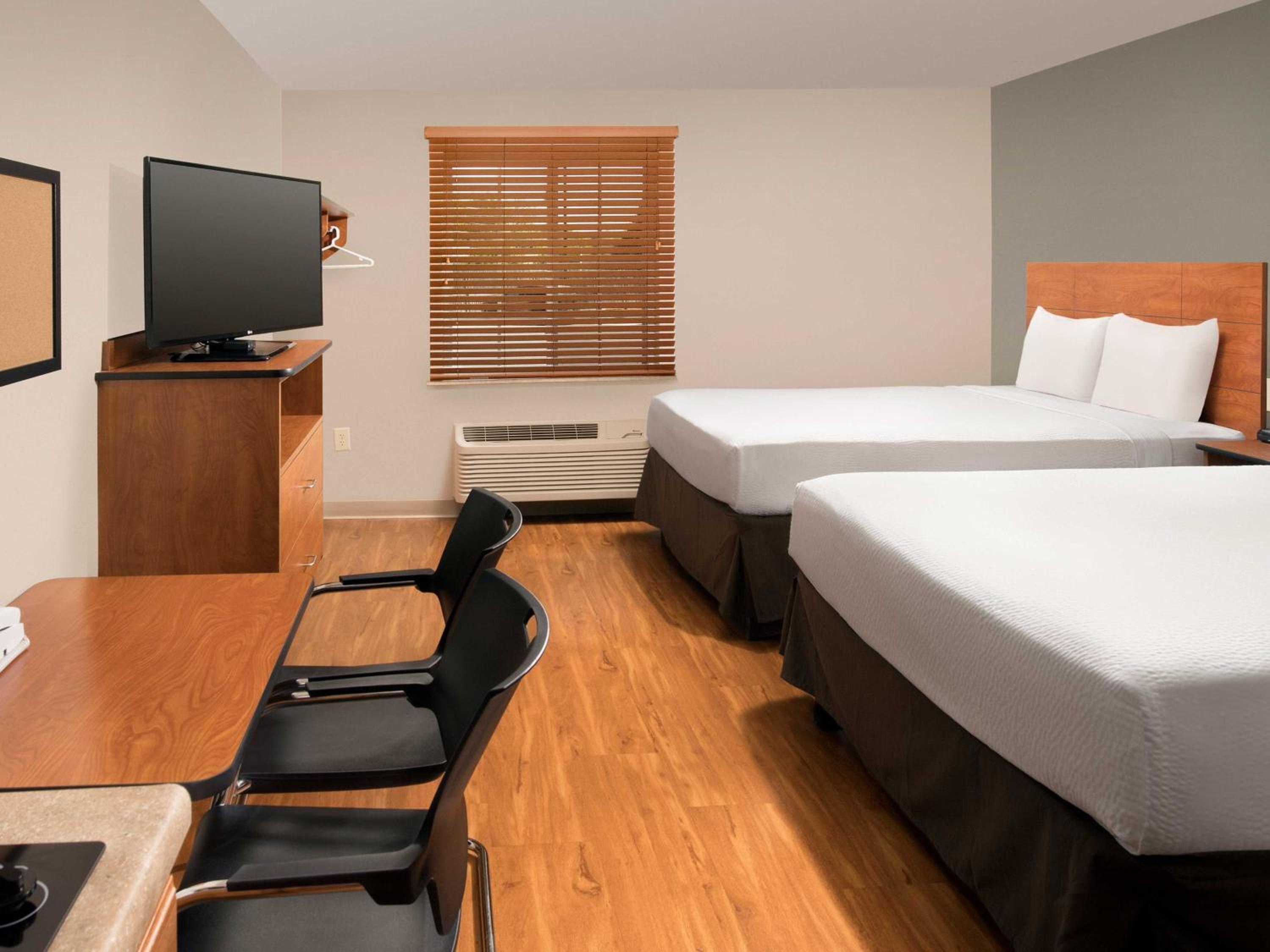 Standard Queen Room with Two Queen Beds - Non-Smoking photo 1