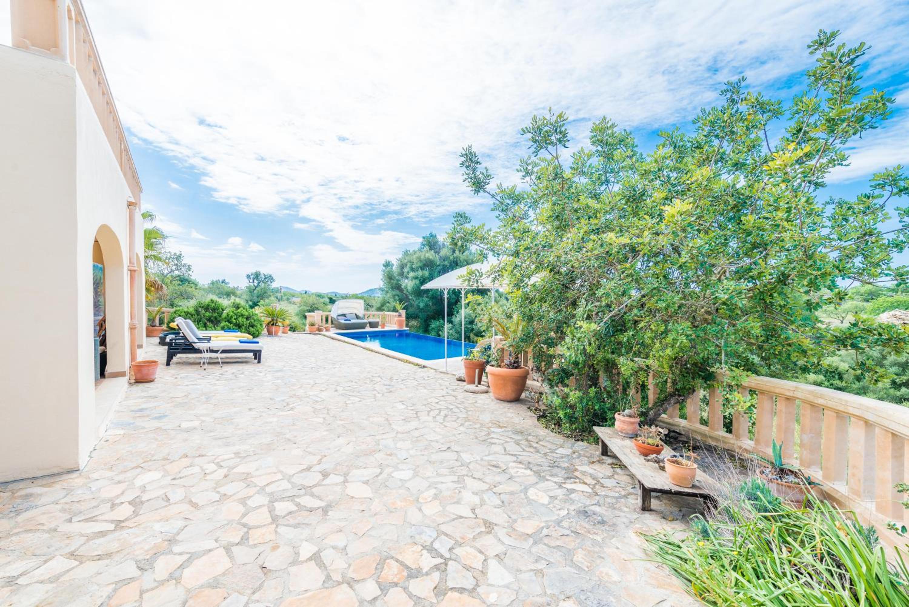 Villa photo 2