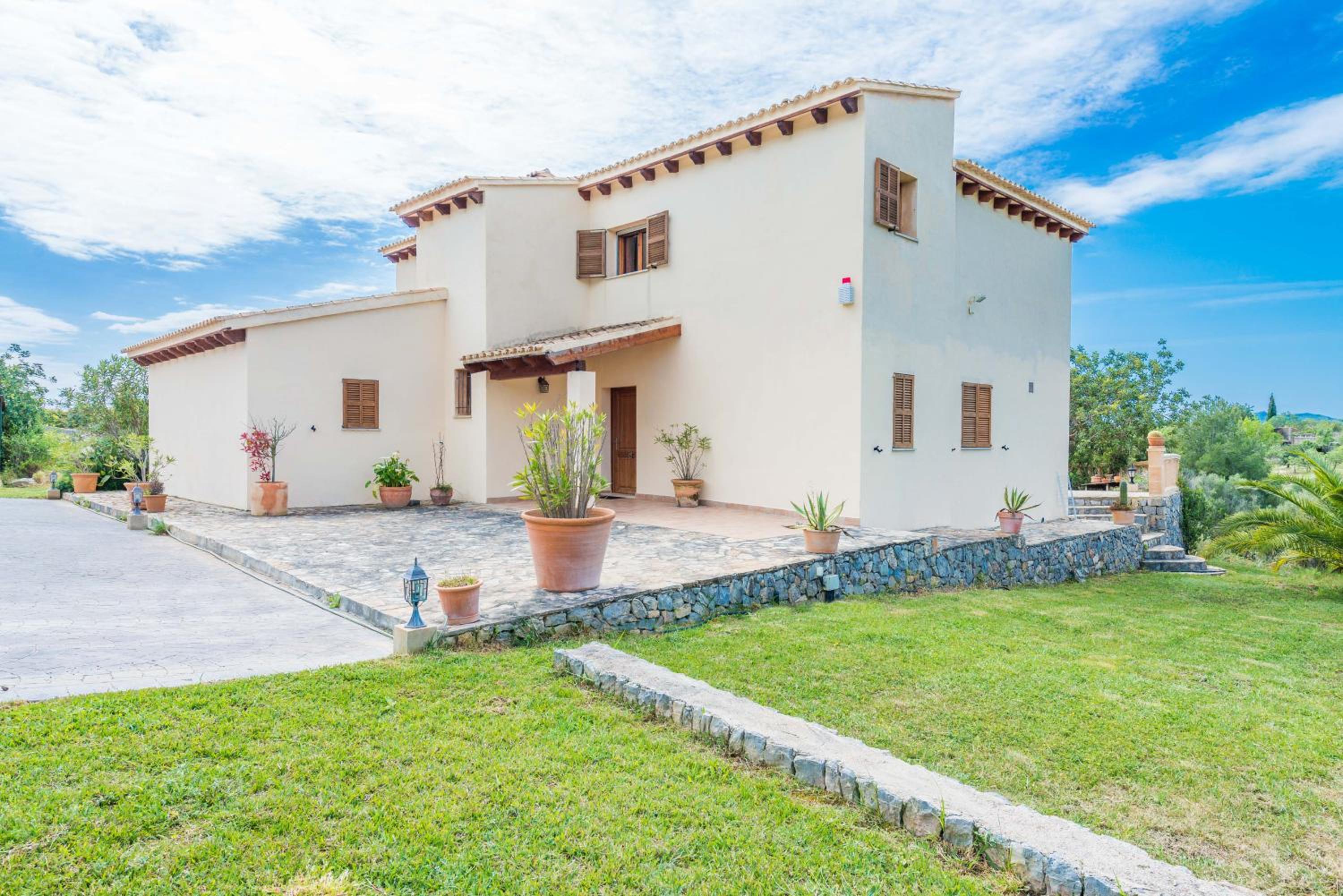 Villa photo 3