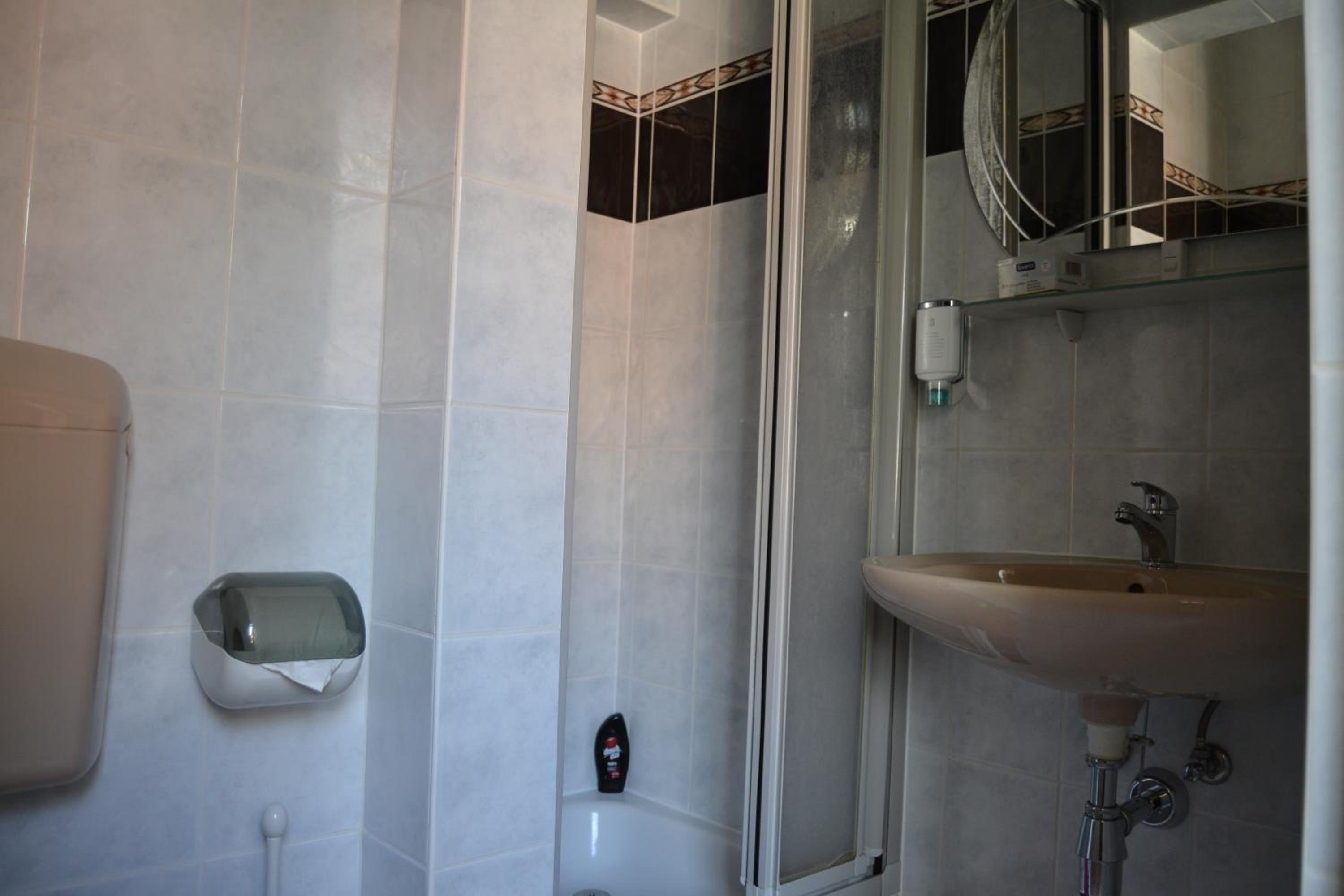 Single Room with Shower photo 3