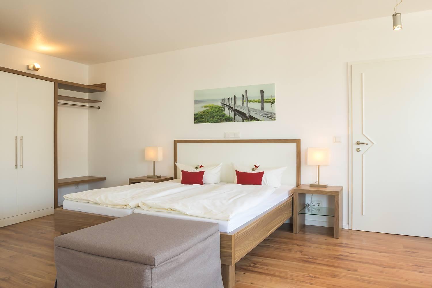 Double Room with Partial Sea View and Balcony - 11 photo 2