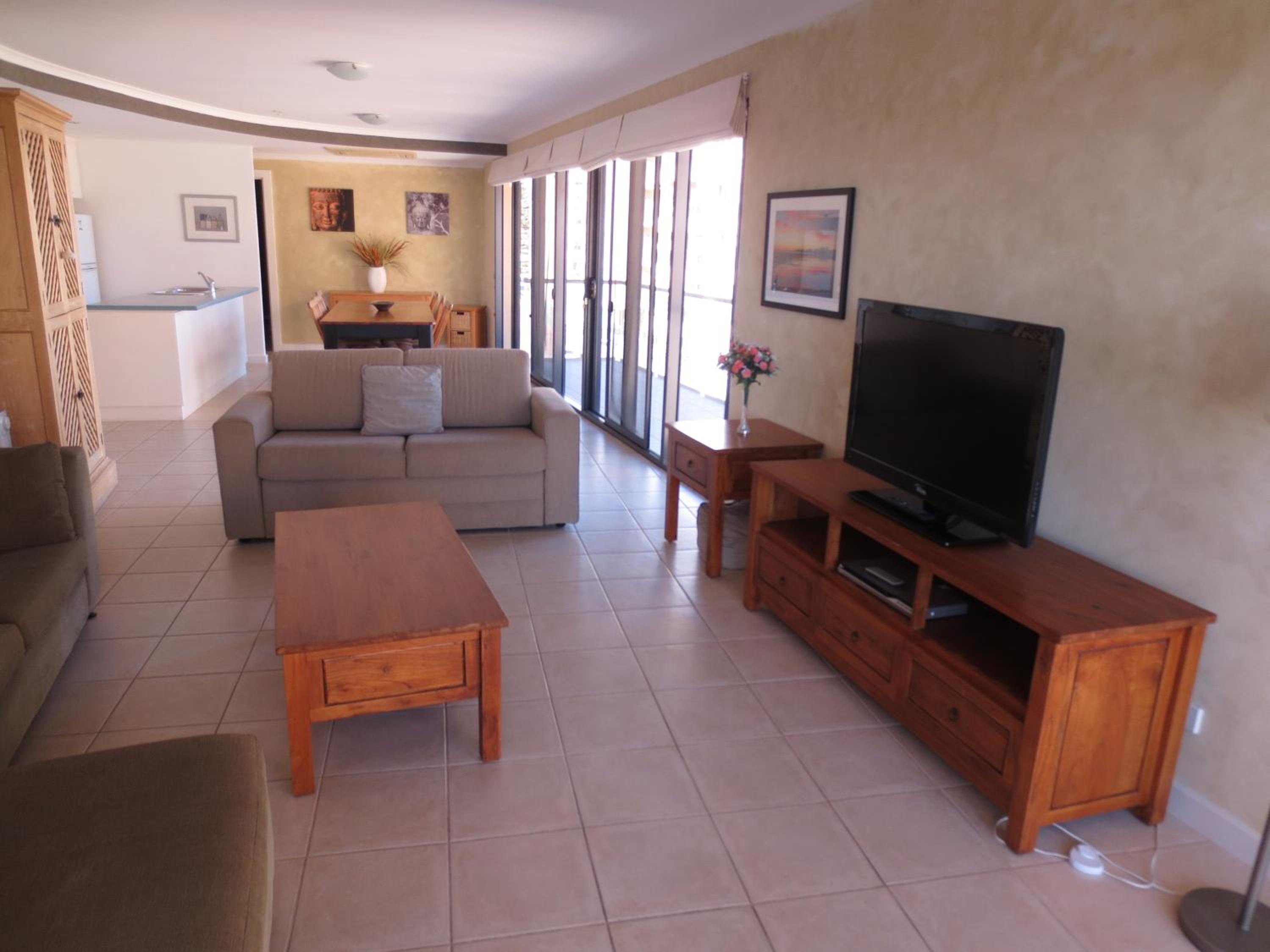 Deluxe Two-Bedroom Apartment with Marina View photo 2