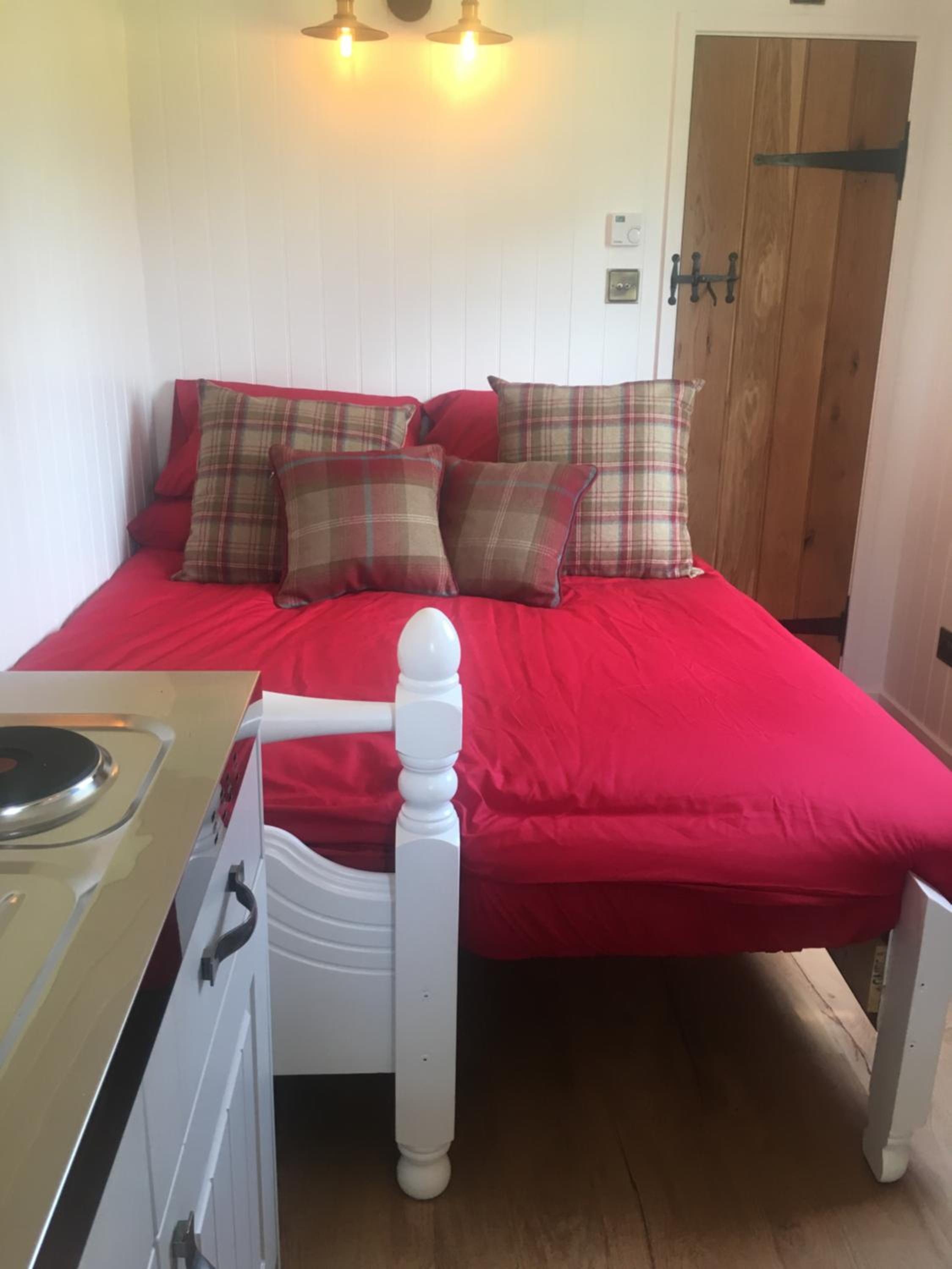 Snowdon Shepherd Hut photo 1