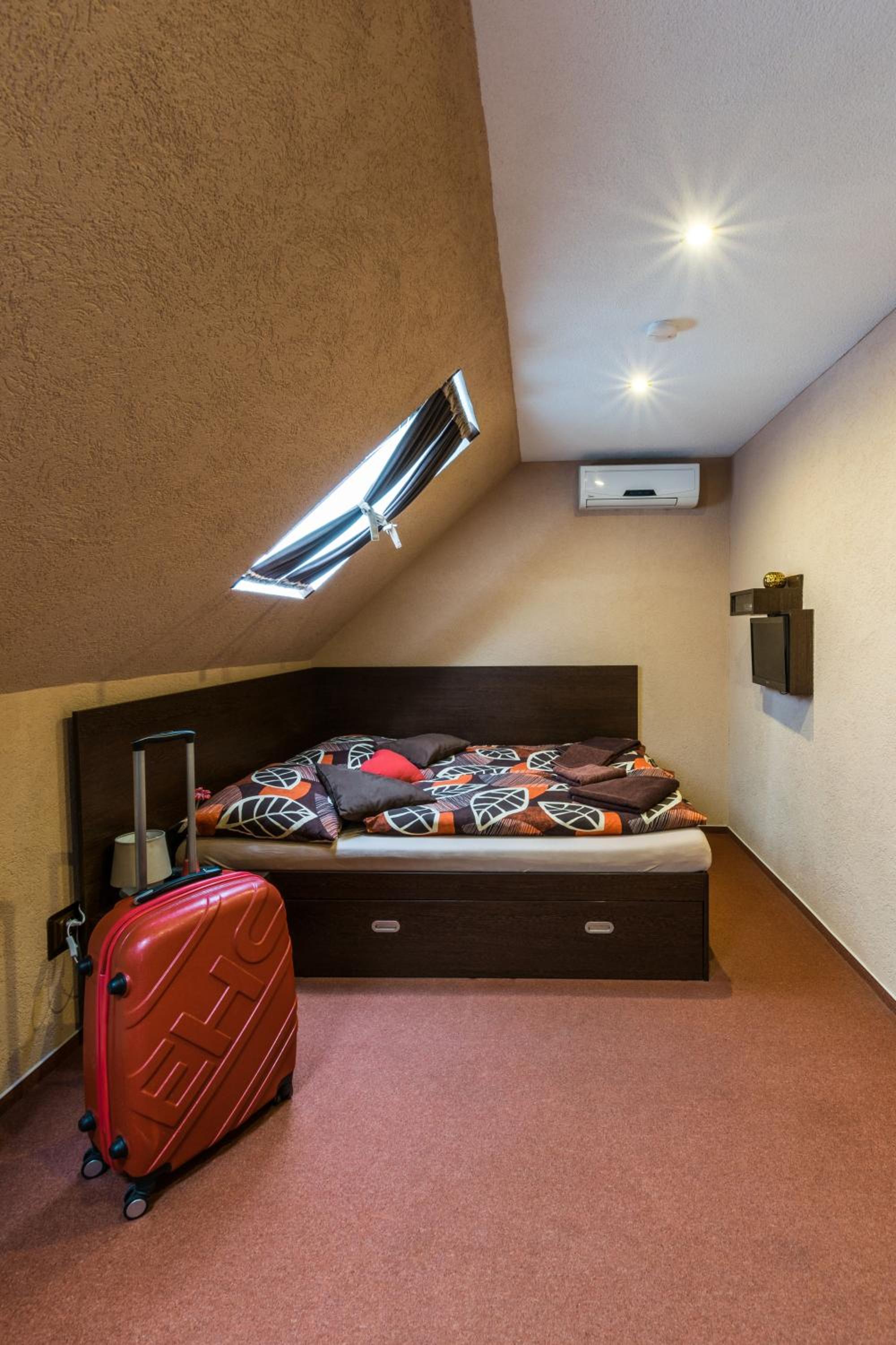 Double Room with Private Bathroom photo 2