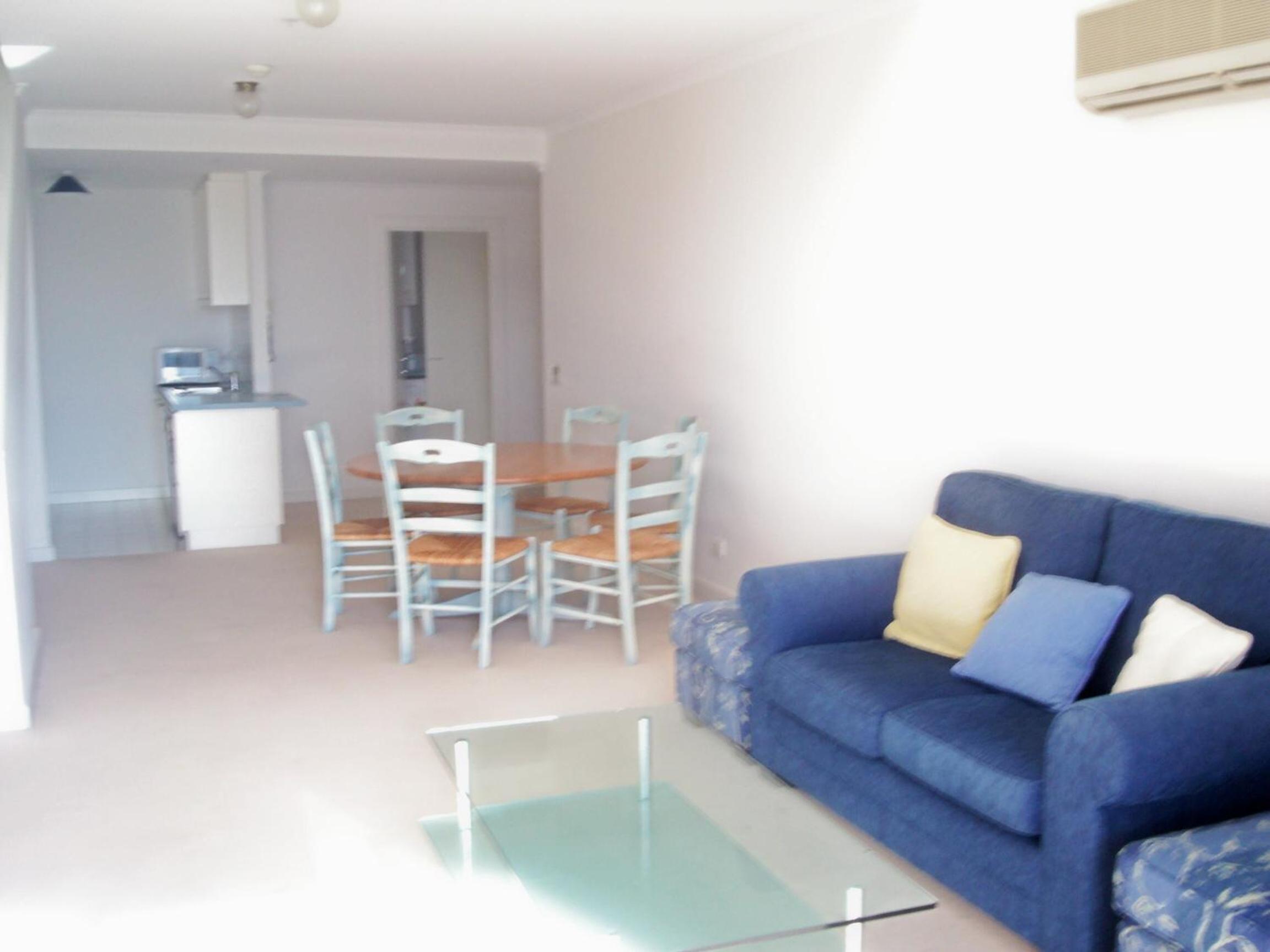 One-Bedroom Apartment with Marina View photo 2