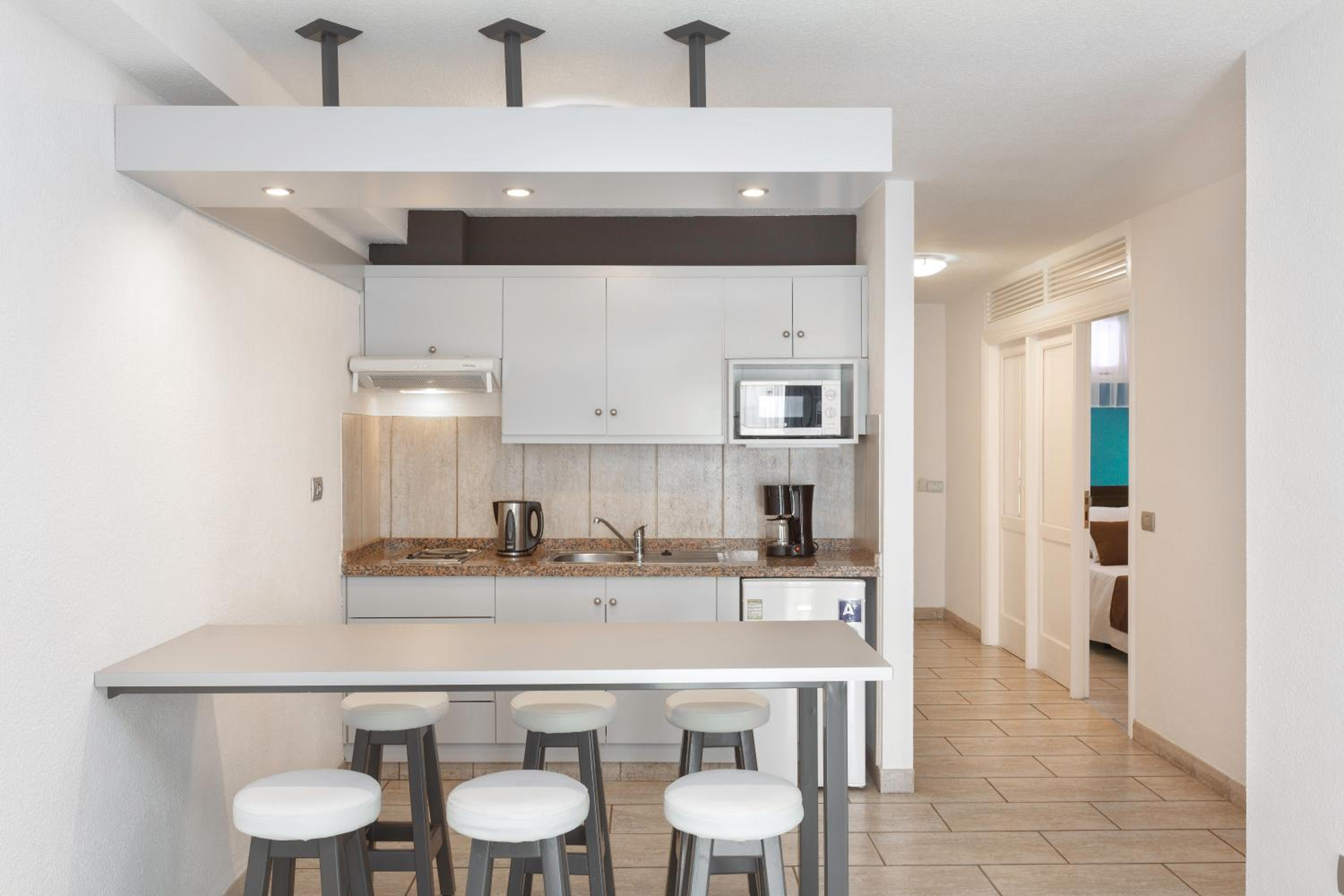 Two-Bedroom Apartment (4 People) thumbnail 5