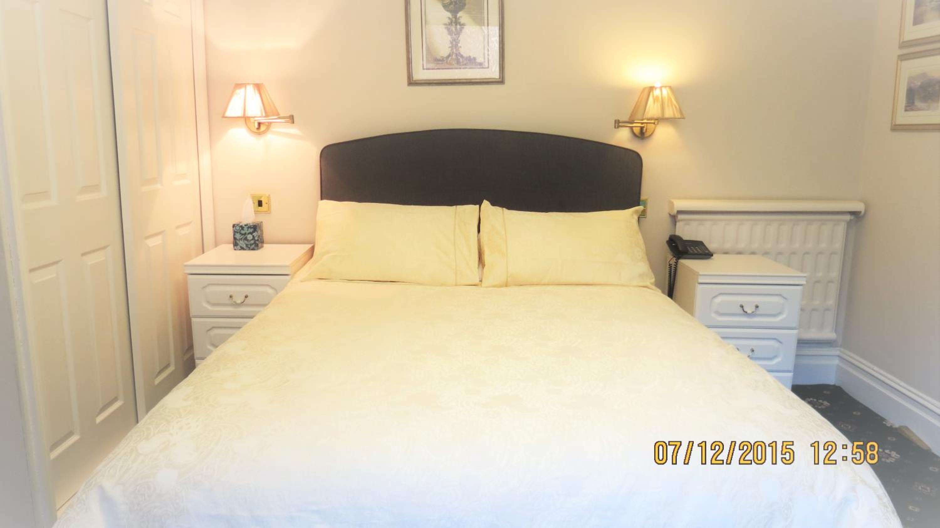 Double Room - Photo 7
