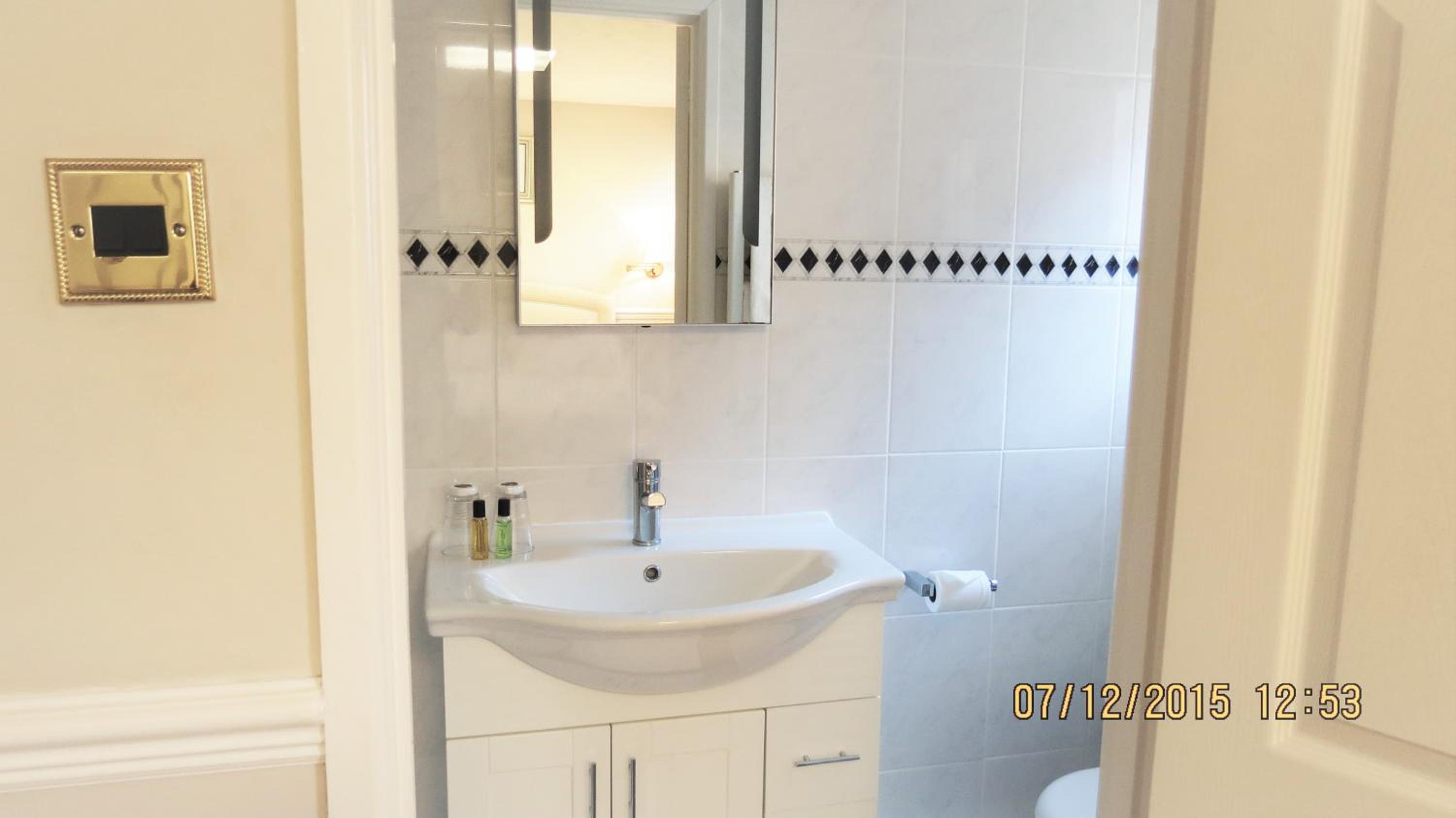 Double Room - Photo 12