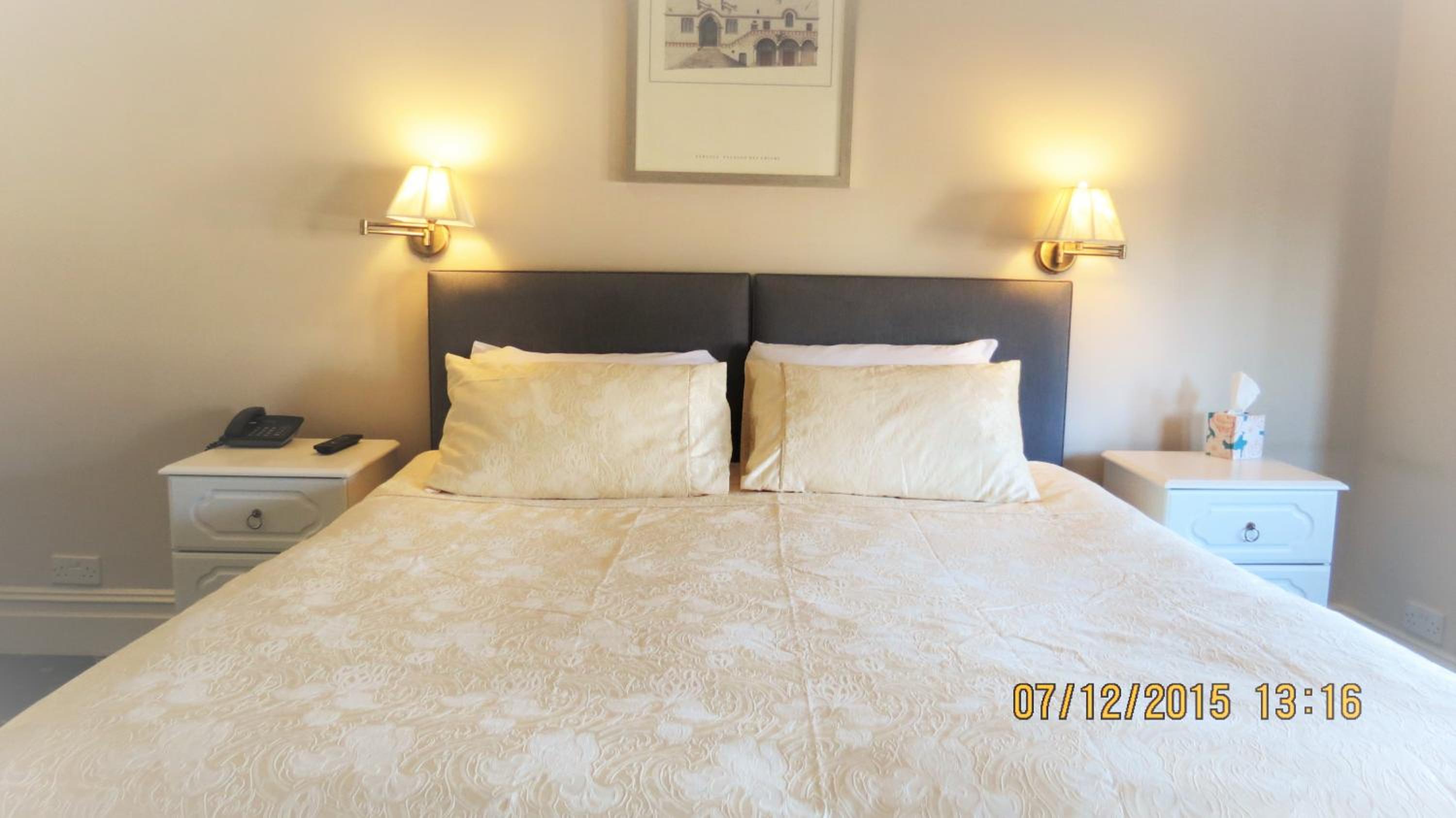 Double Room - Photo 8