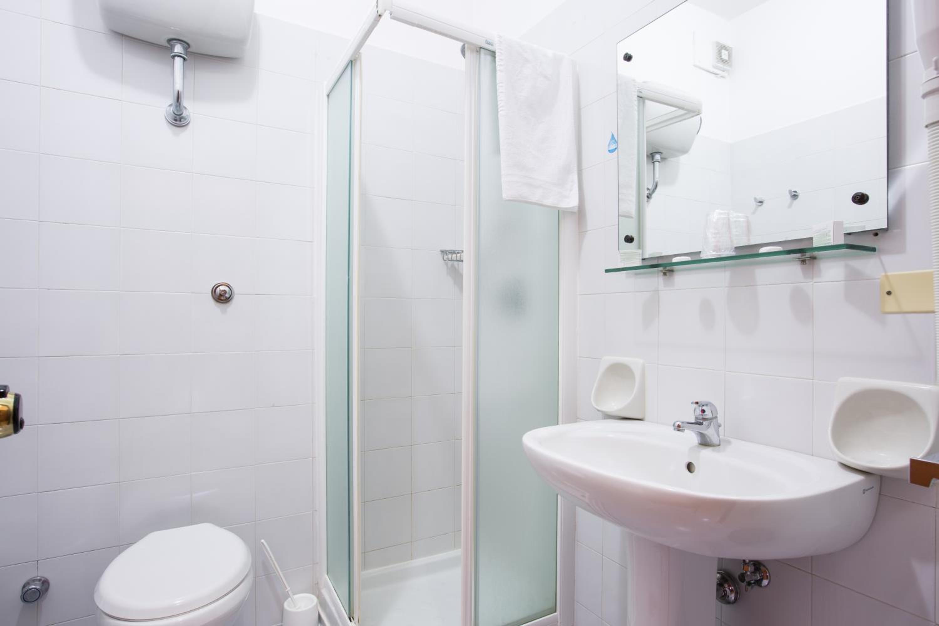 Double or Twin Room - Photo 3