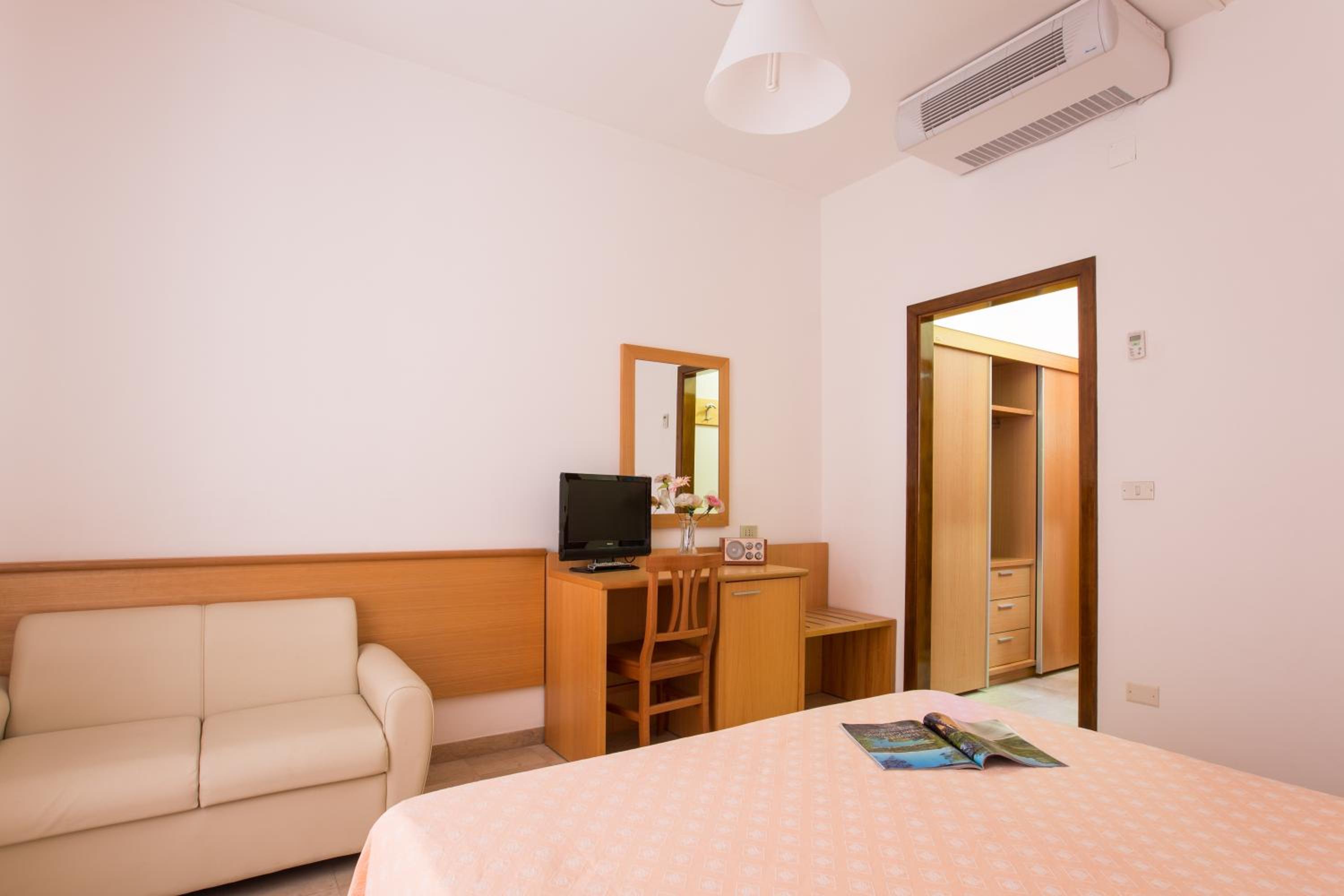 Double or Twin Room - Photo 2