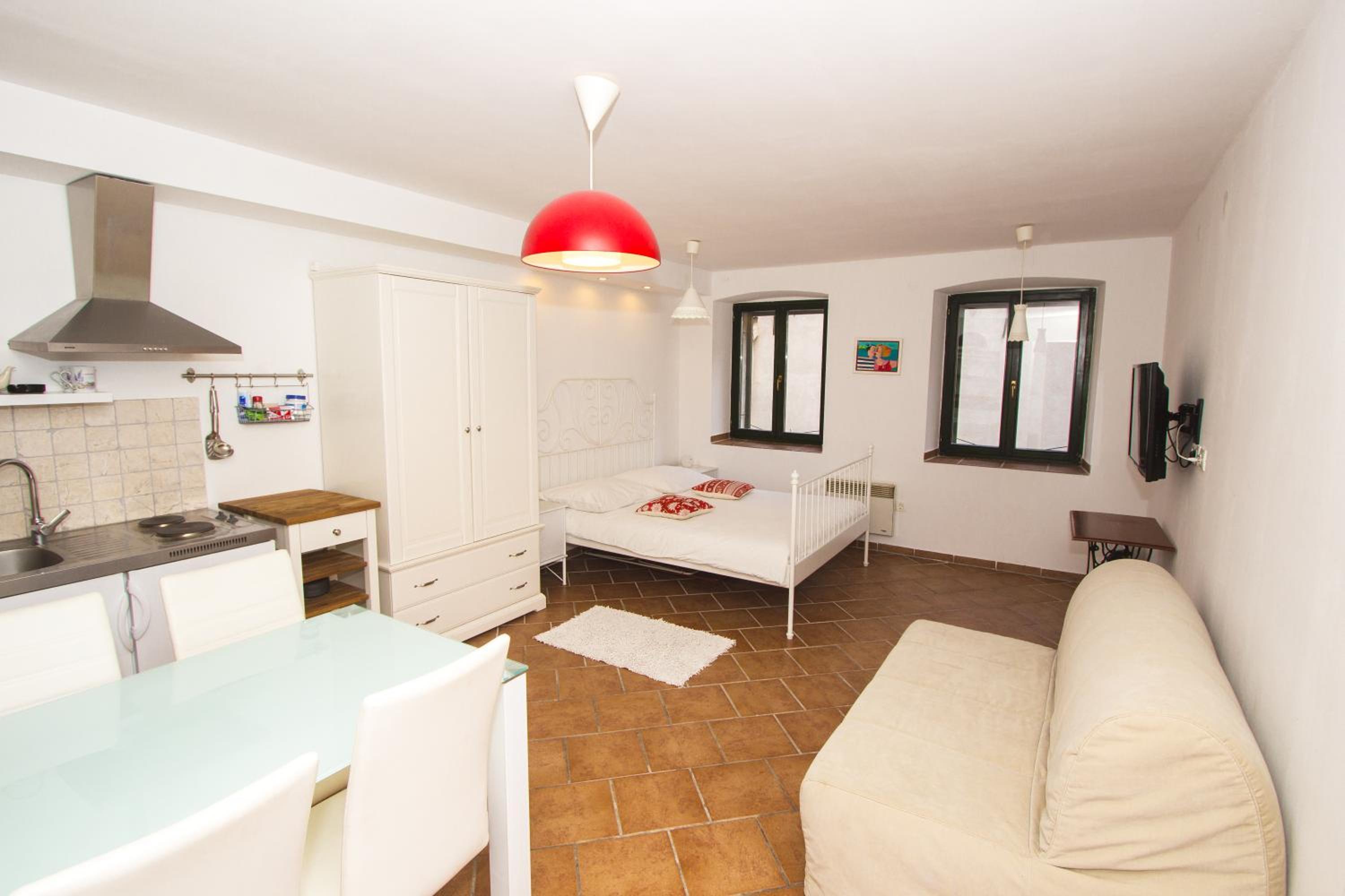 Studio Apartment photo 1