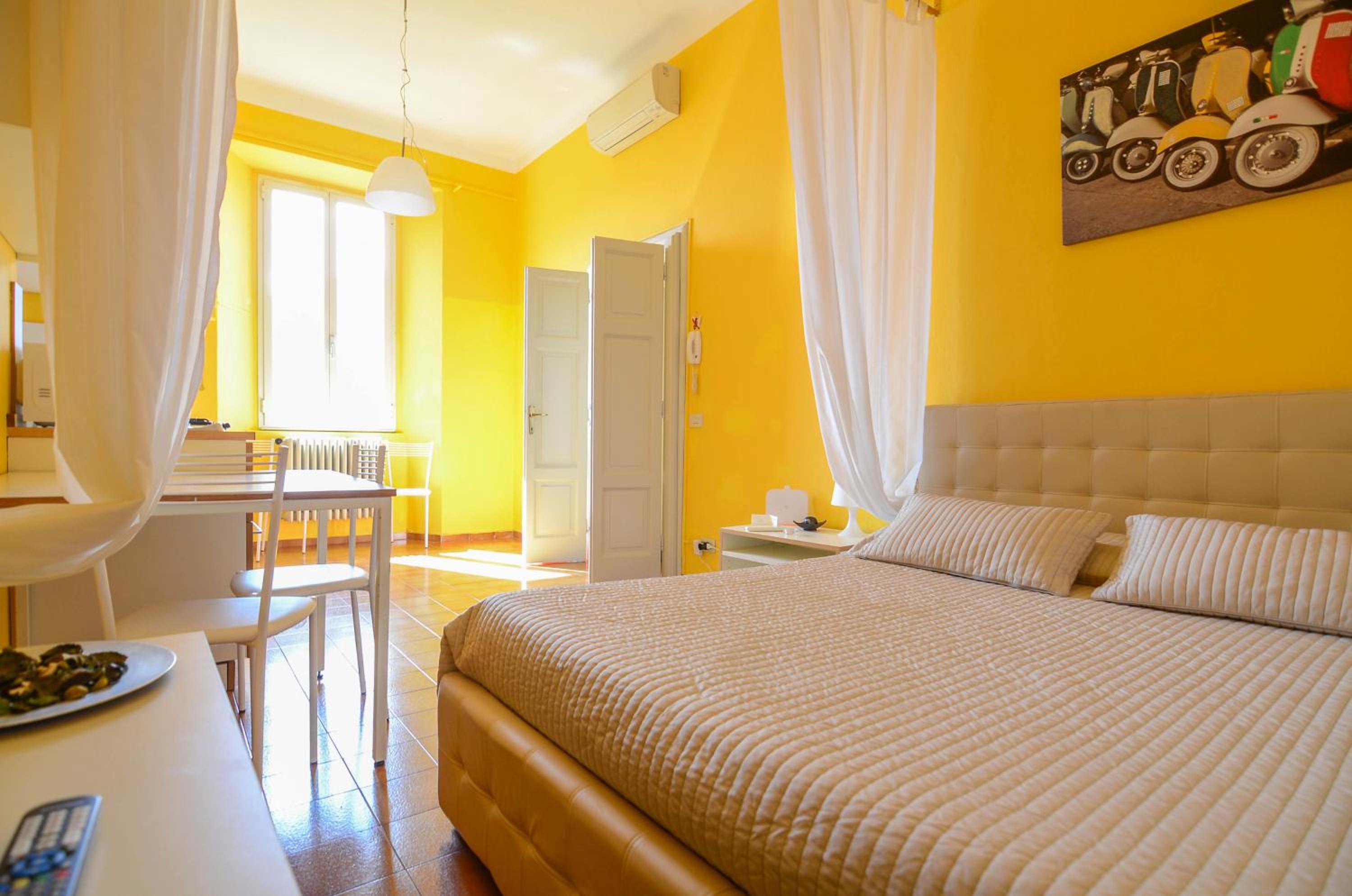 Studio with Lake View - Via Giuseppe Garibaldi 9