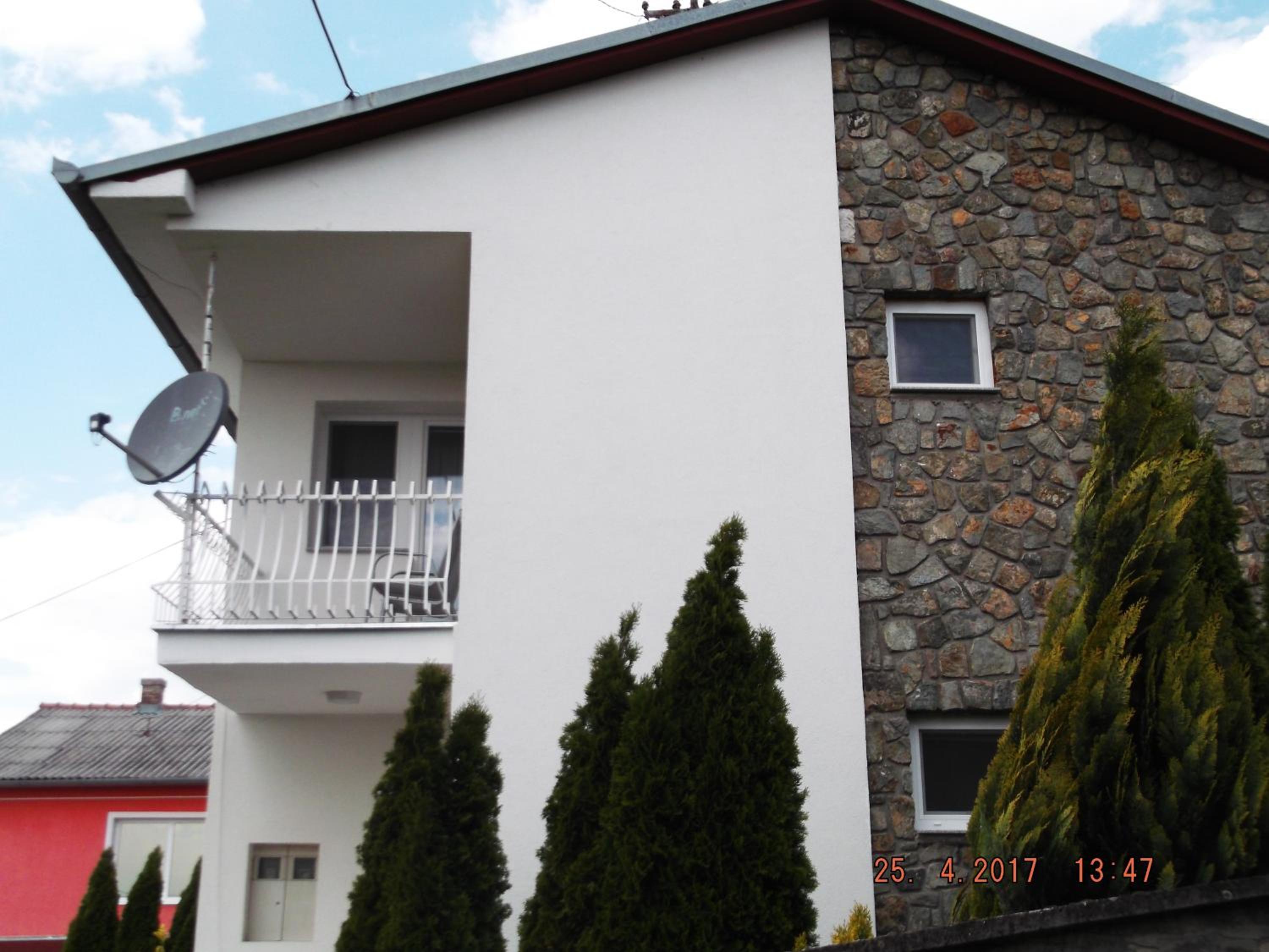 Apartment with Balcony - Photo 5