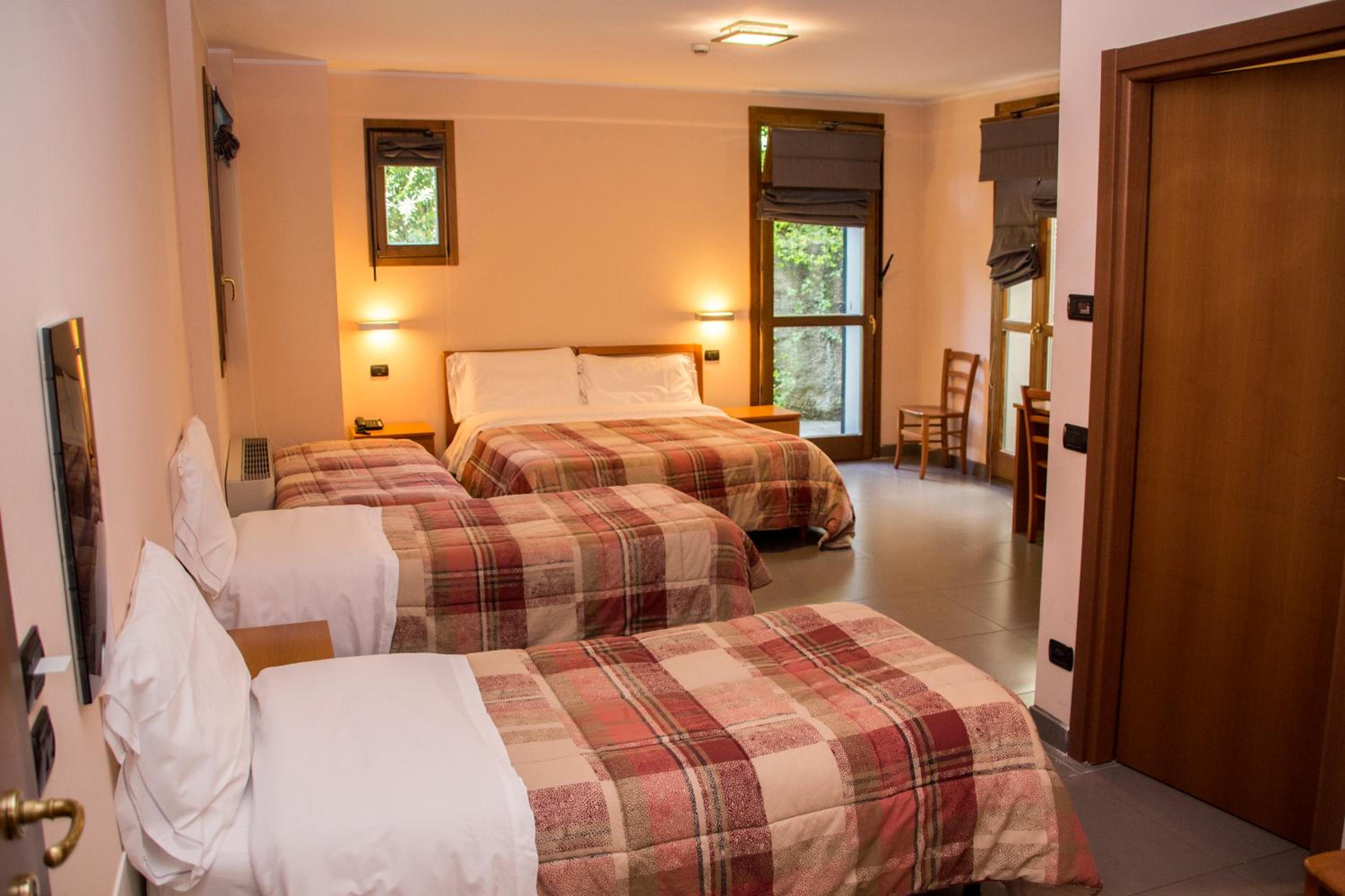 Quadruple Room - Photo 1