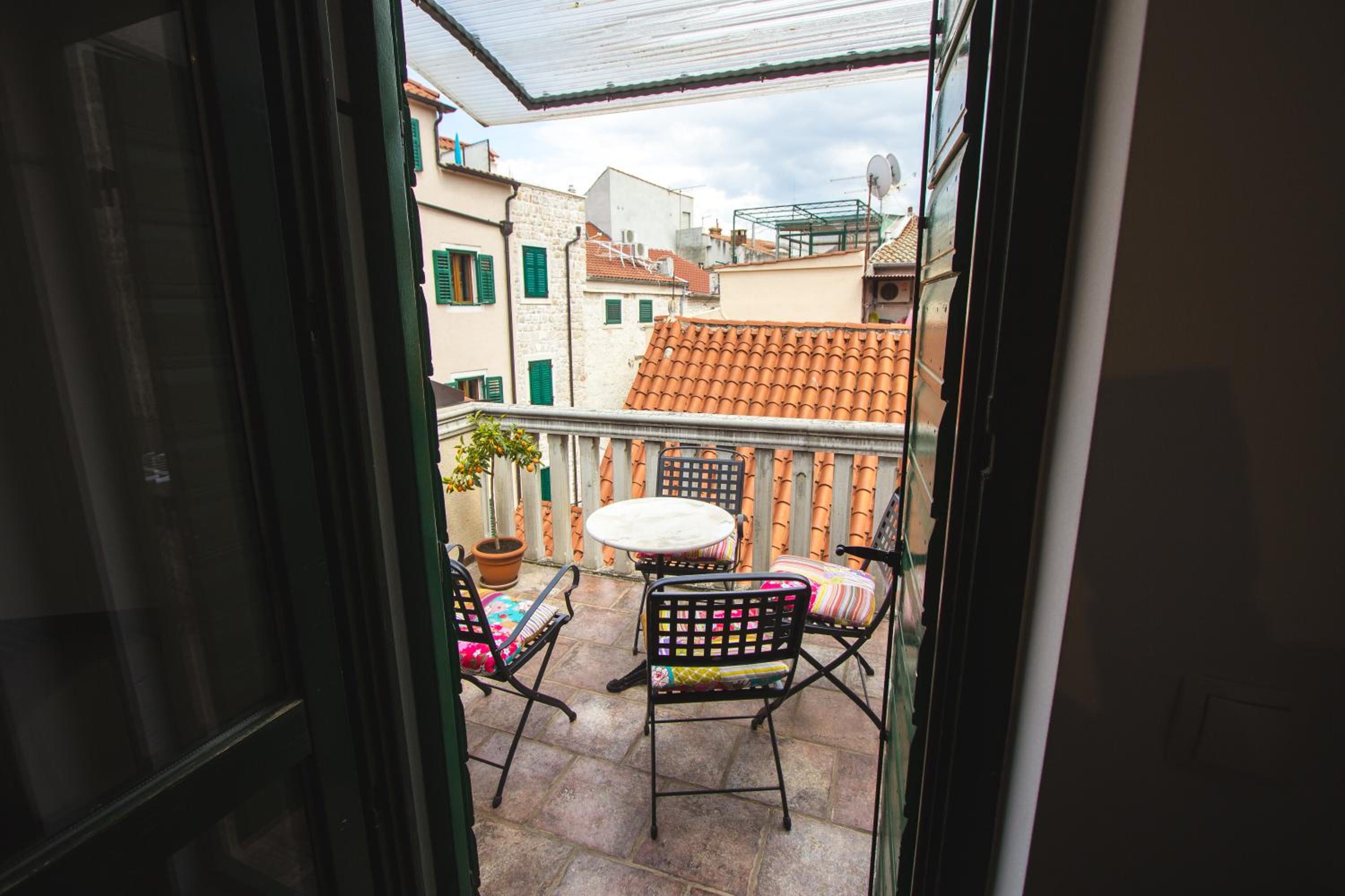 One-Bedroom Apartment with Balcony photo 3