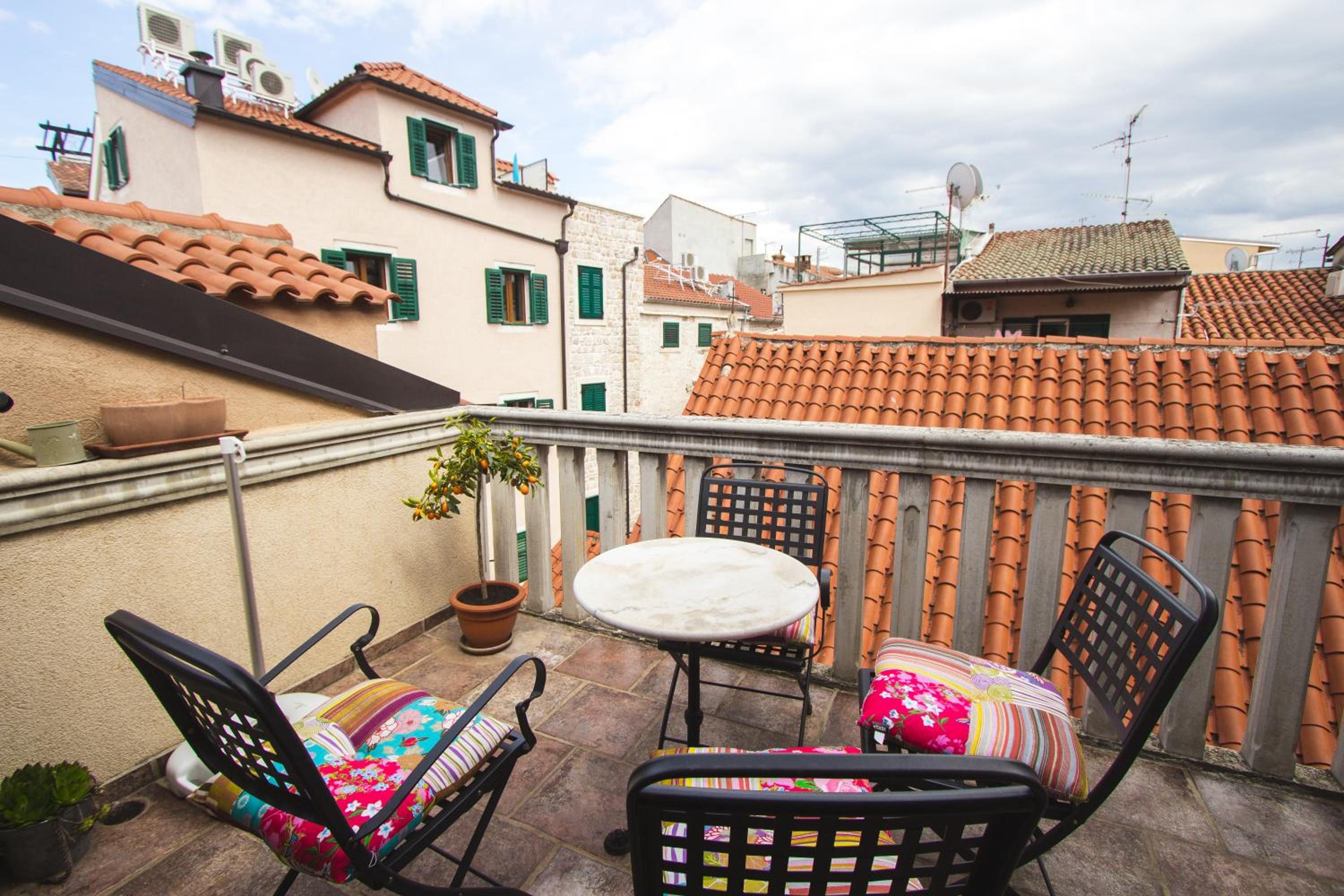 One-Bedroom Apartment with Balcony photo 2