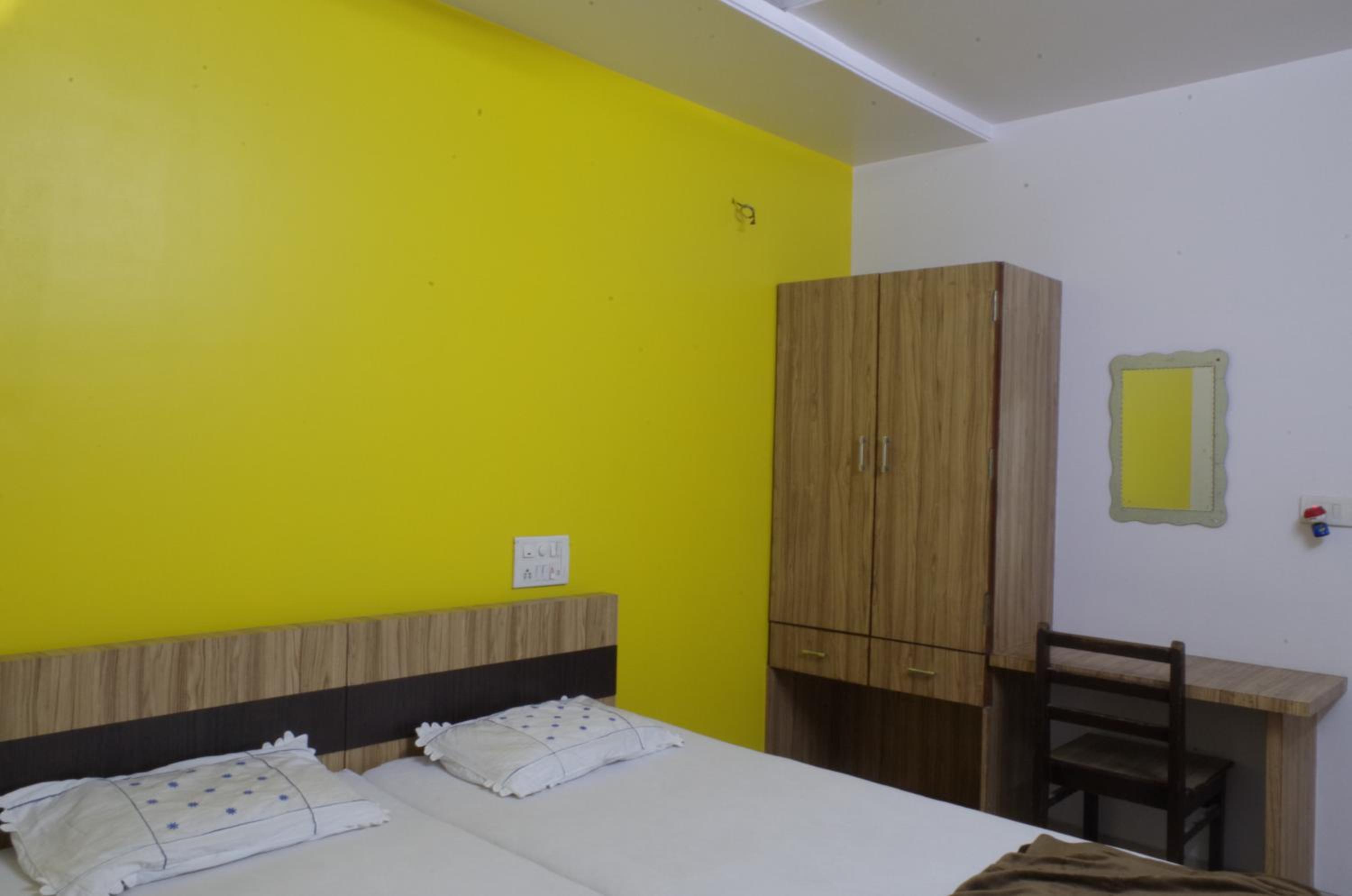 Budget Double Room (AC) photo 1