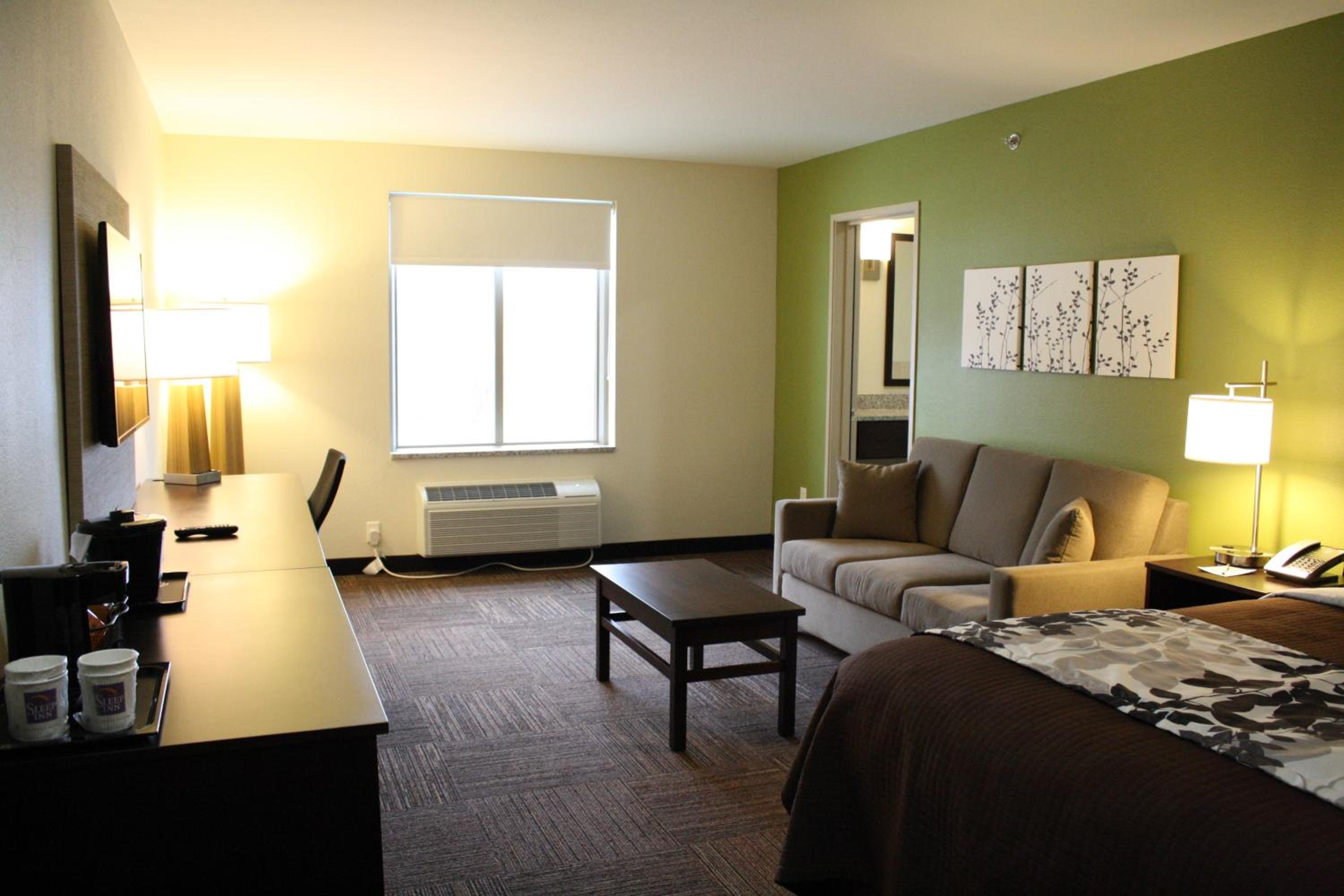 King Suite with Sofa Bed and Spa Bath photo 3