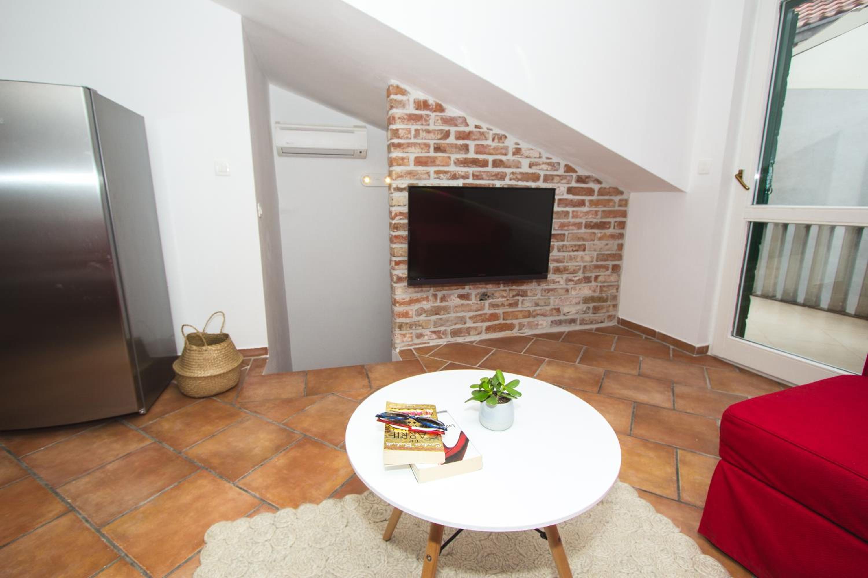 Apartment with Balcony photo 1