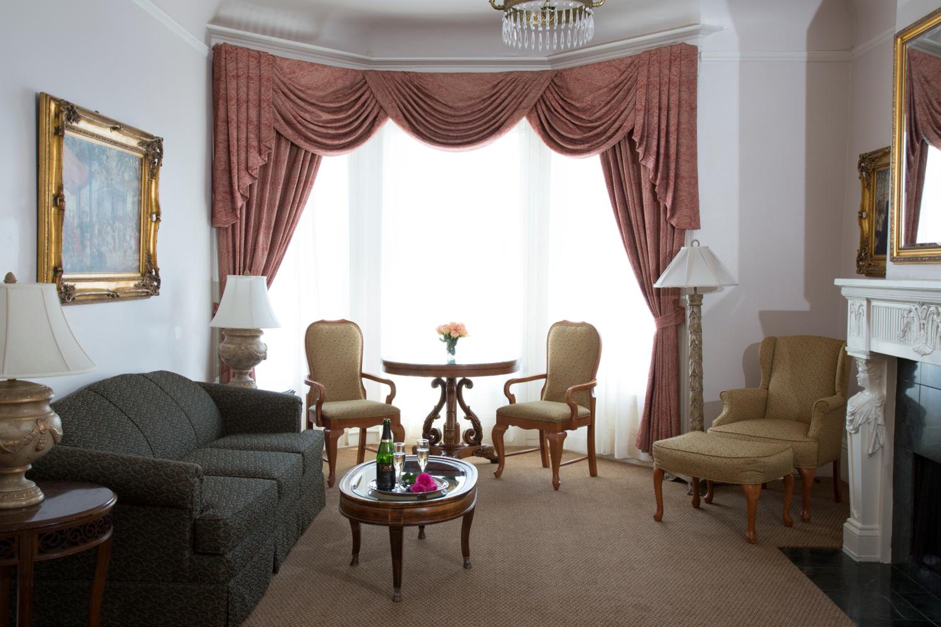 Deluxe King Suite - Photo 1