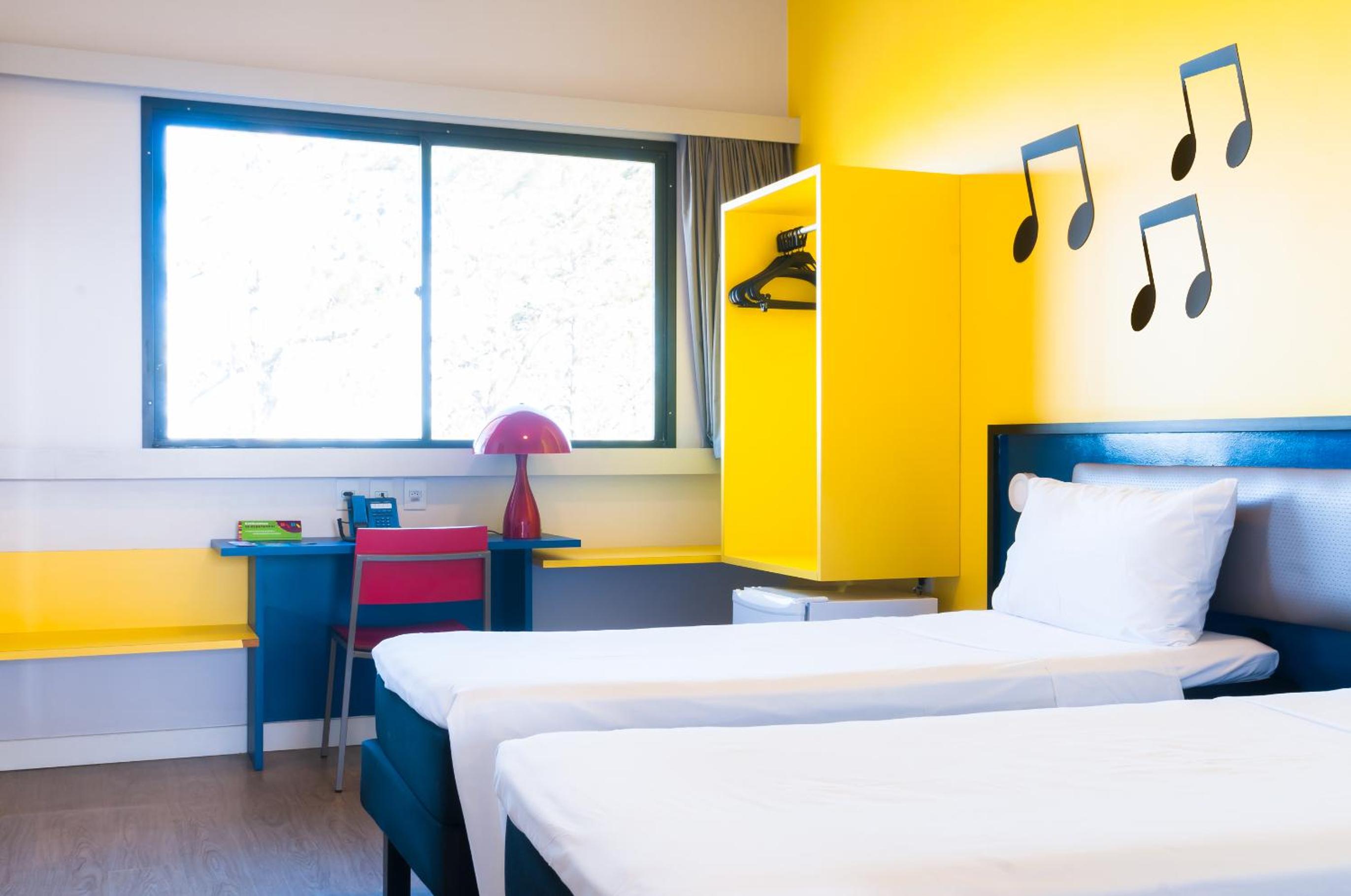 Apartment with Two Single Beds photo 2