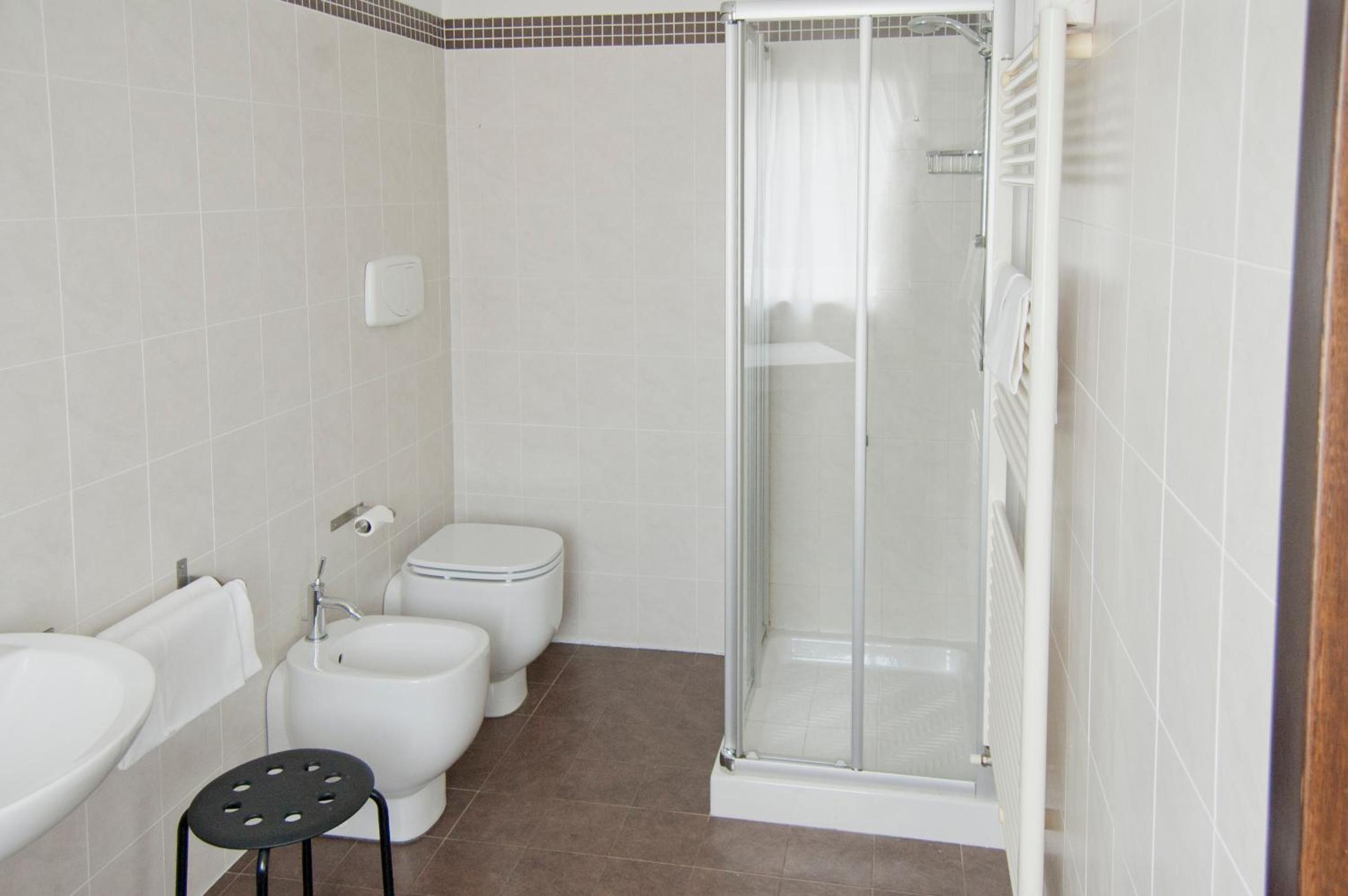 Double or Twin Room - Photo 4